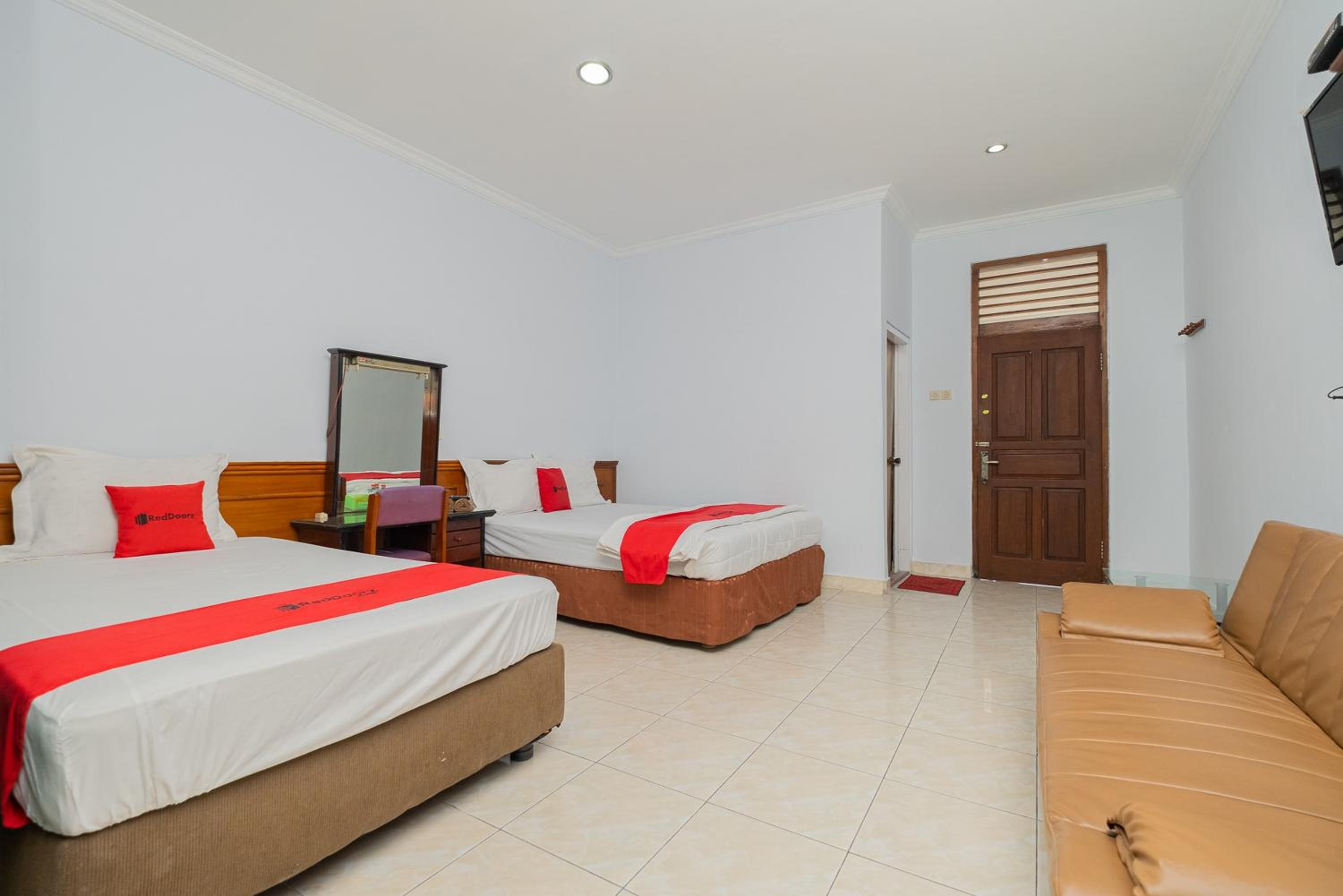 Family Room - Photo 13