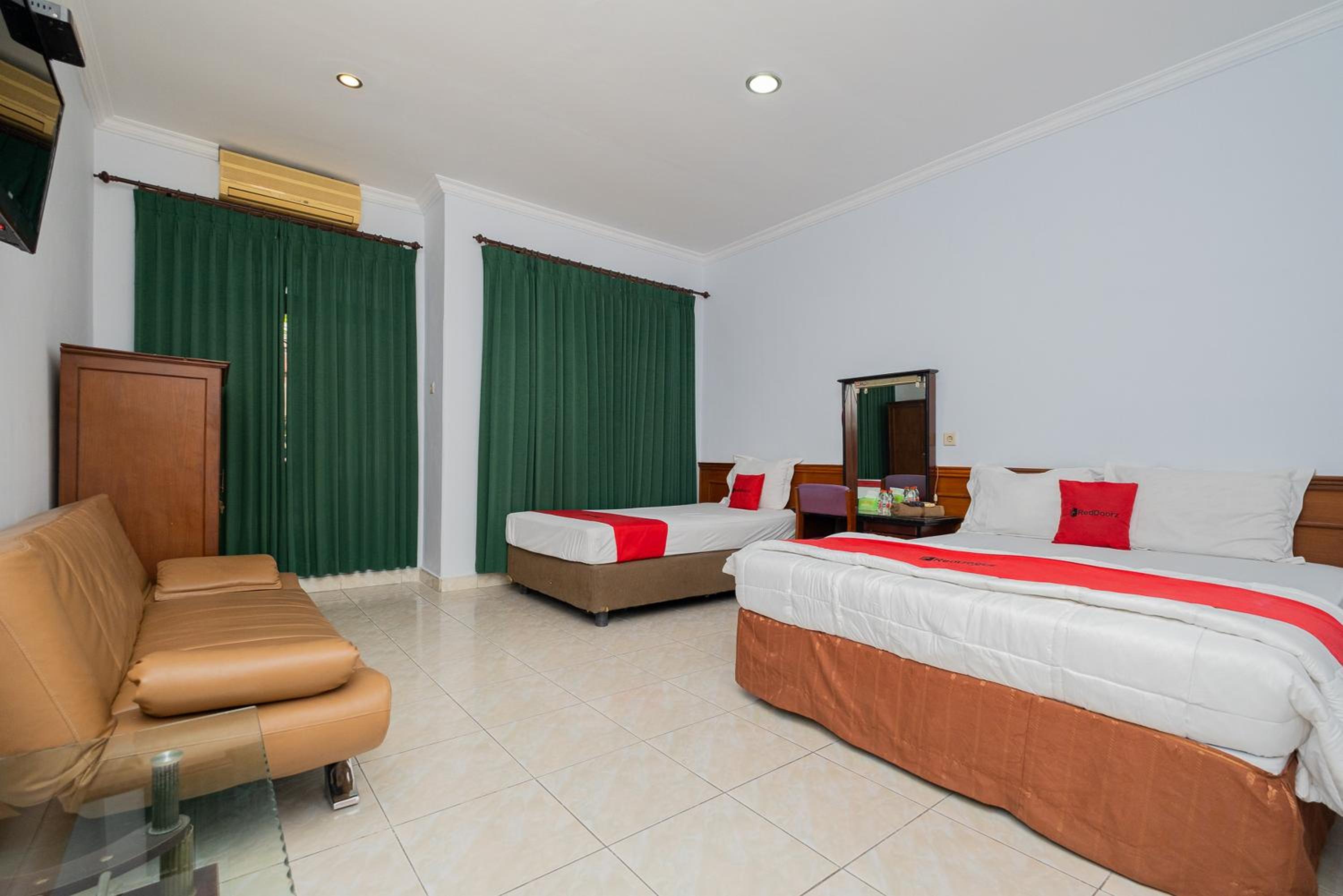 Family Room - Photo 8