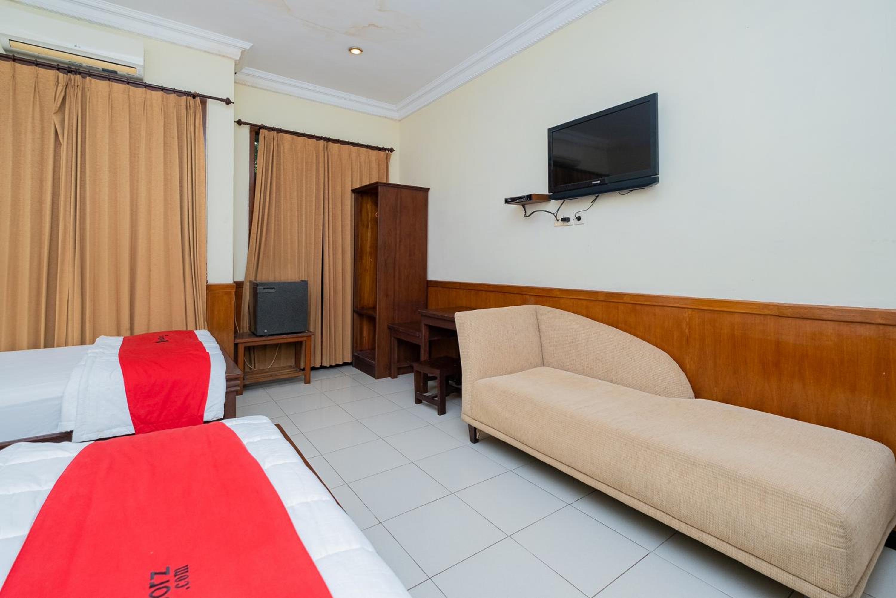 Family Room - Photo 9