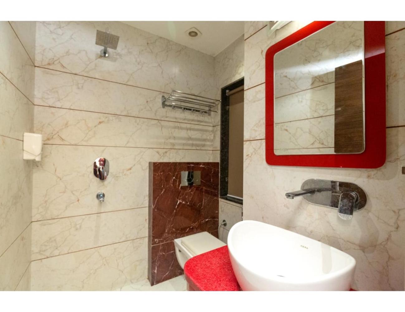 Deluxe Room - Photo 5