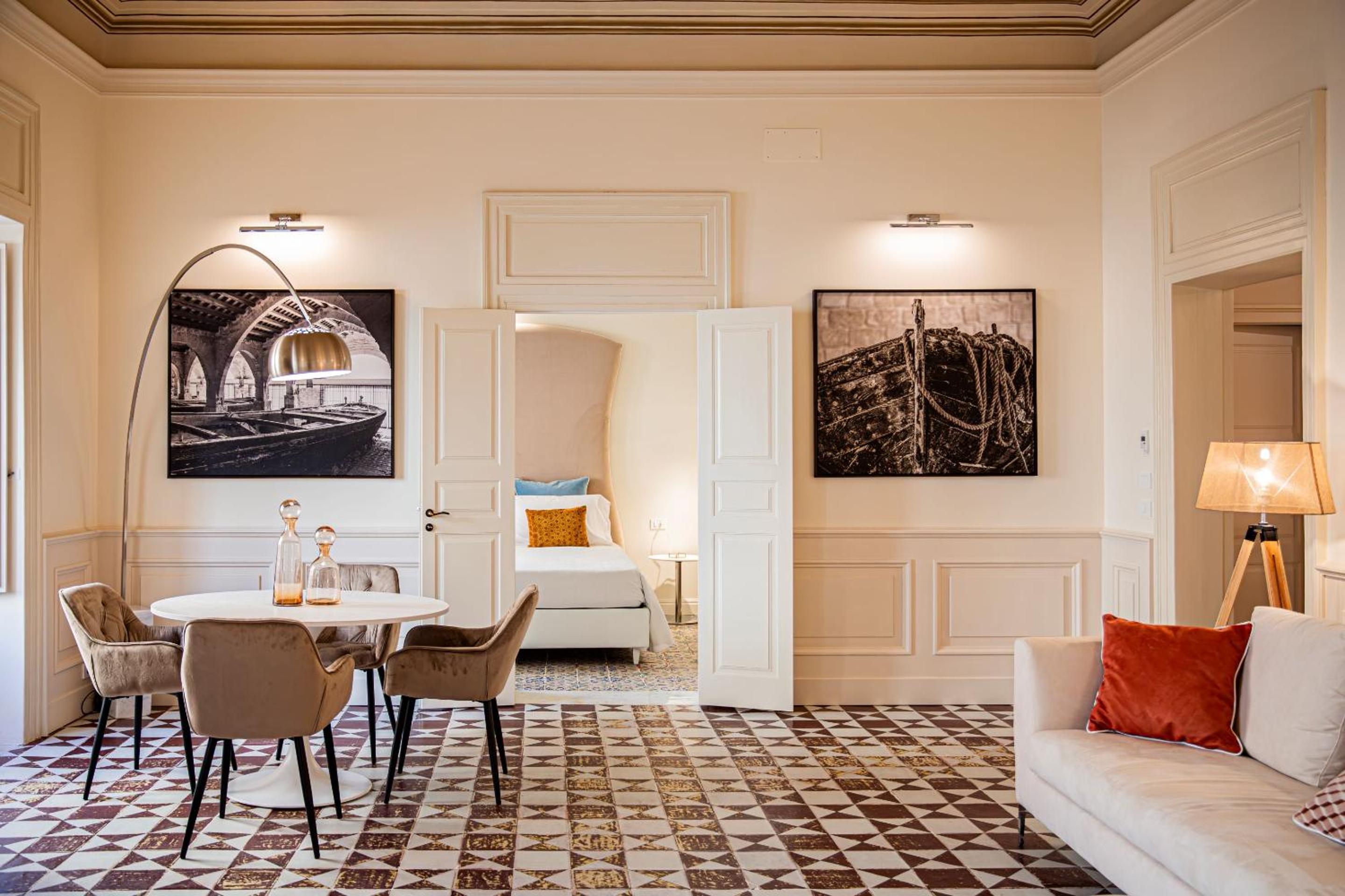 Executive Suite - Photo 1