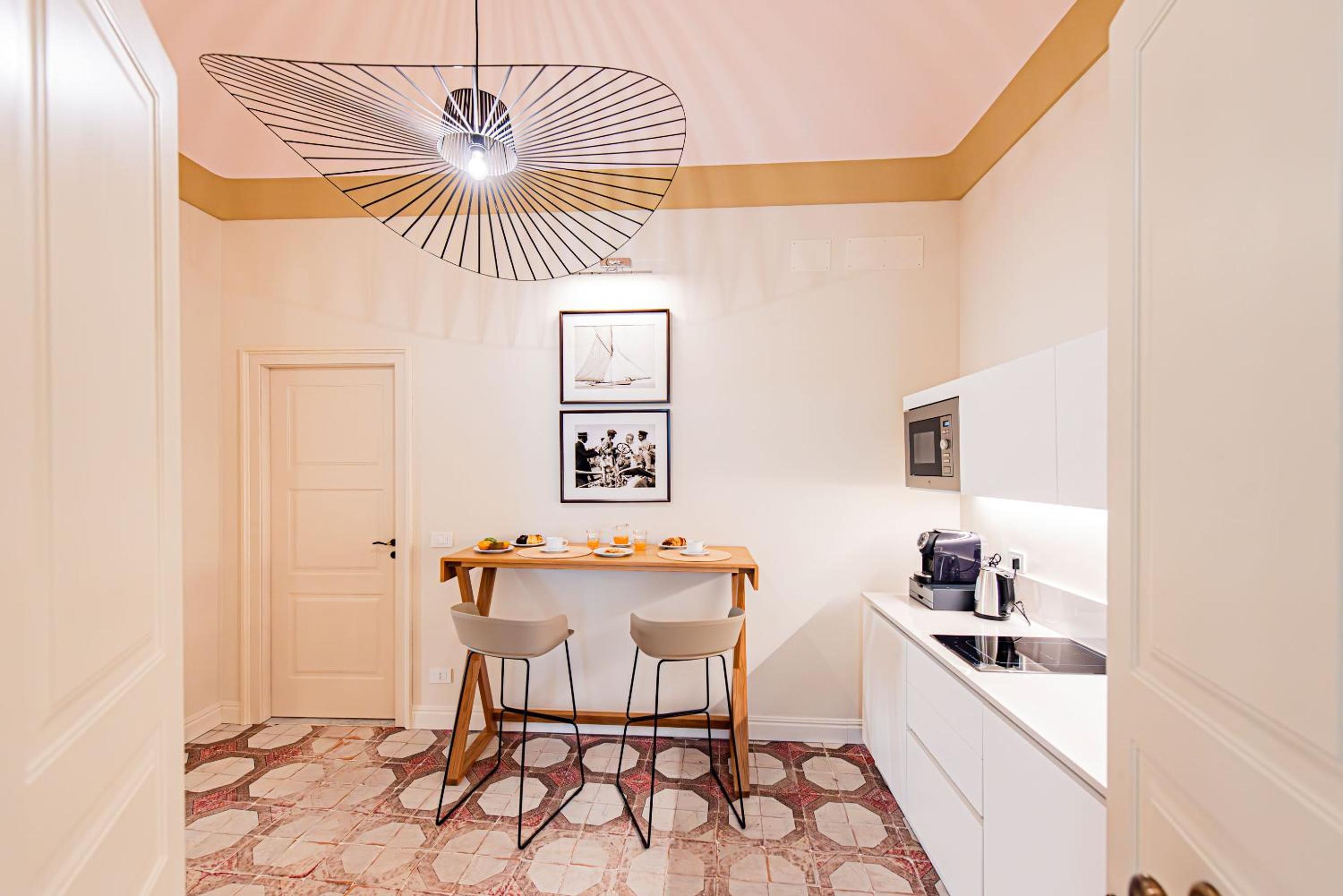Executive Suite - Photo 15