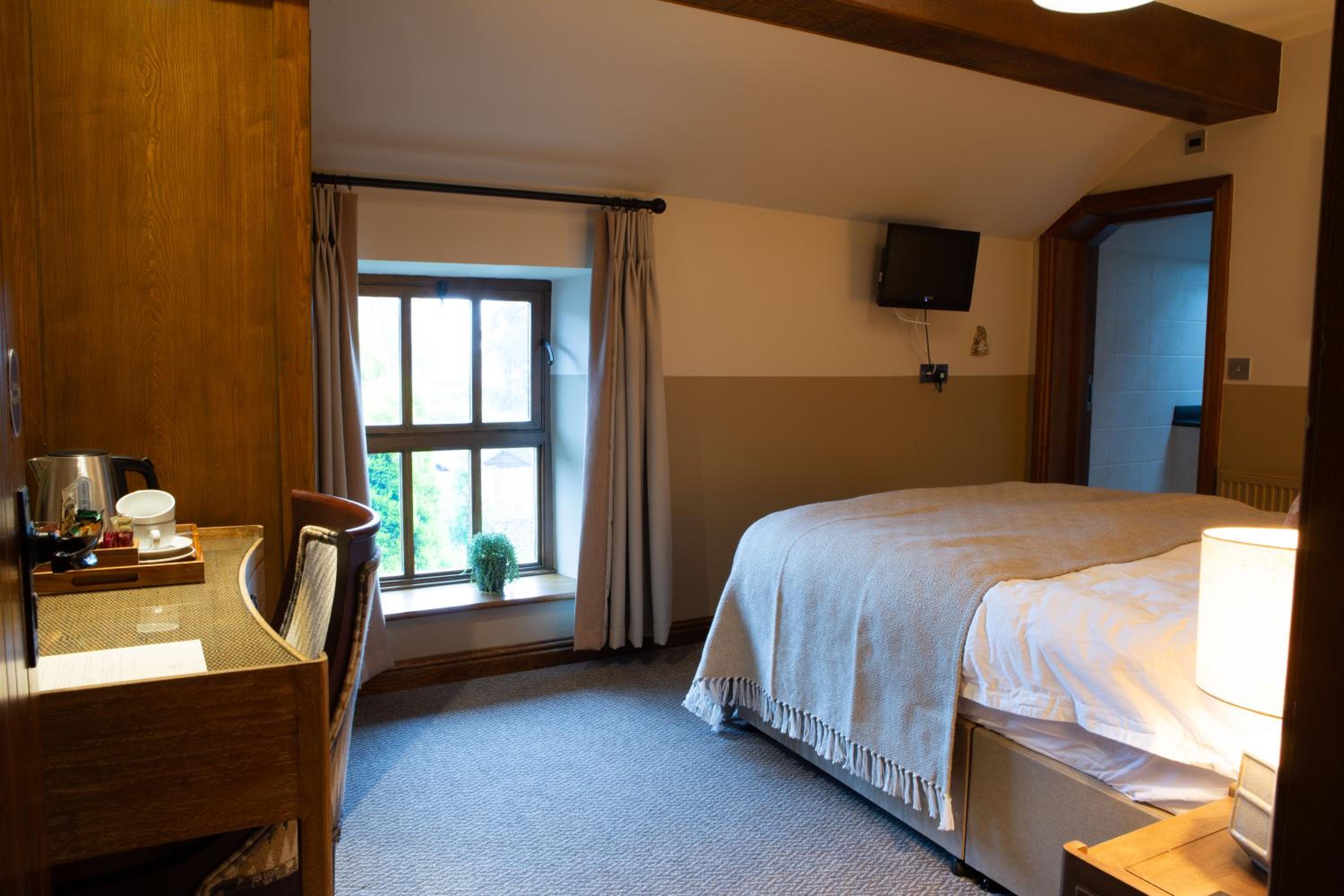 Standard King Room photo 3