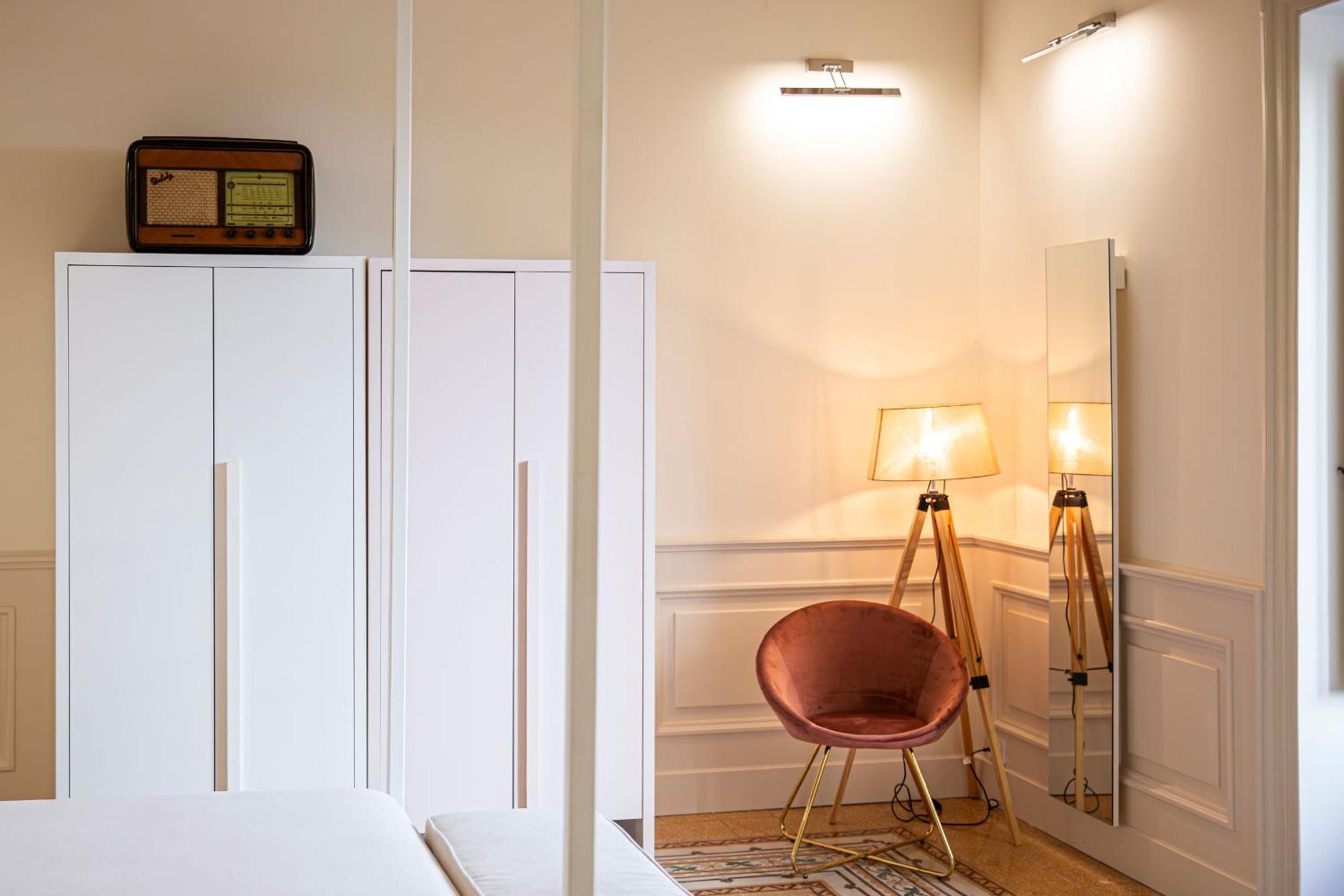 Executive Suite - Photo 7