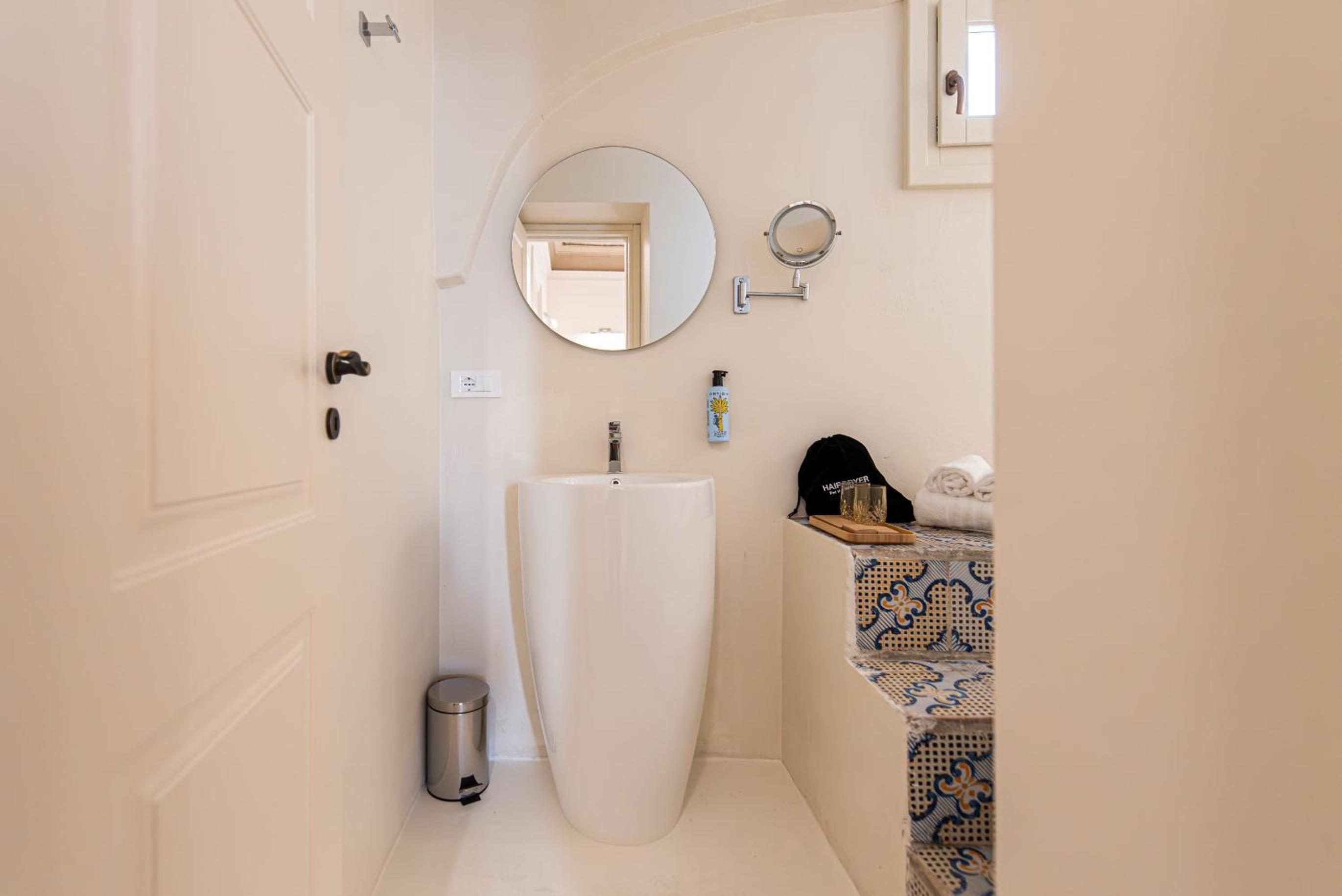 Executive Suite - Photo 4