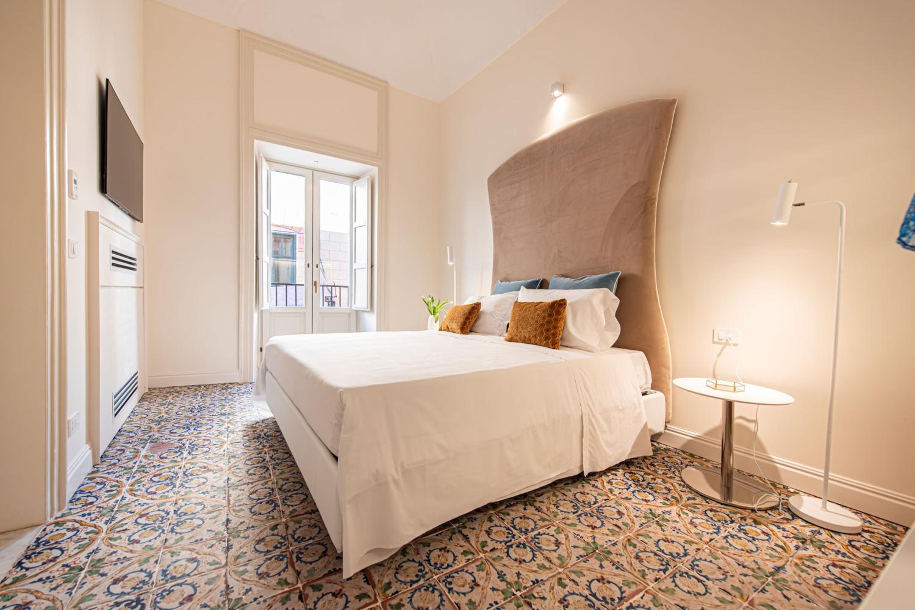 Executive Suite - Photo 22