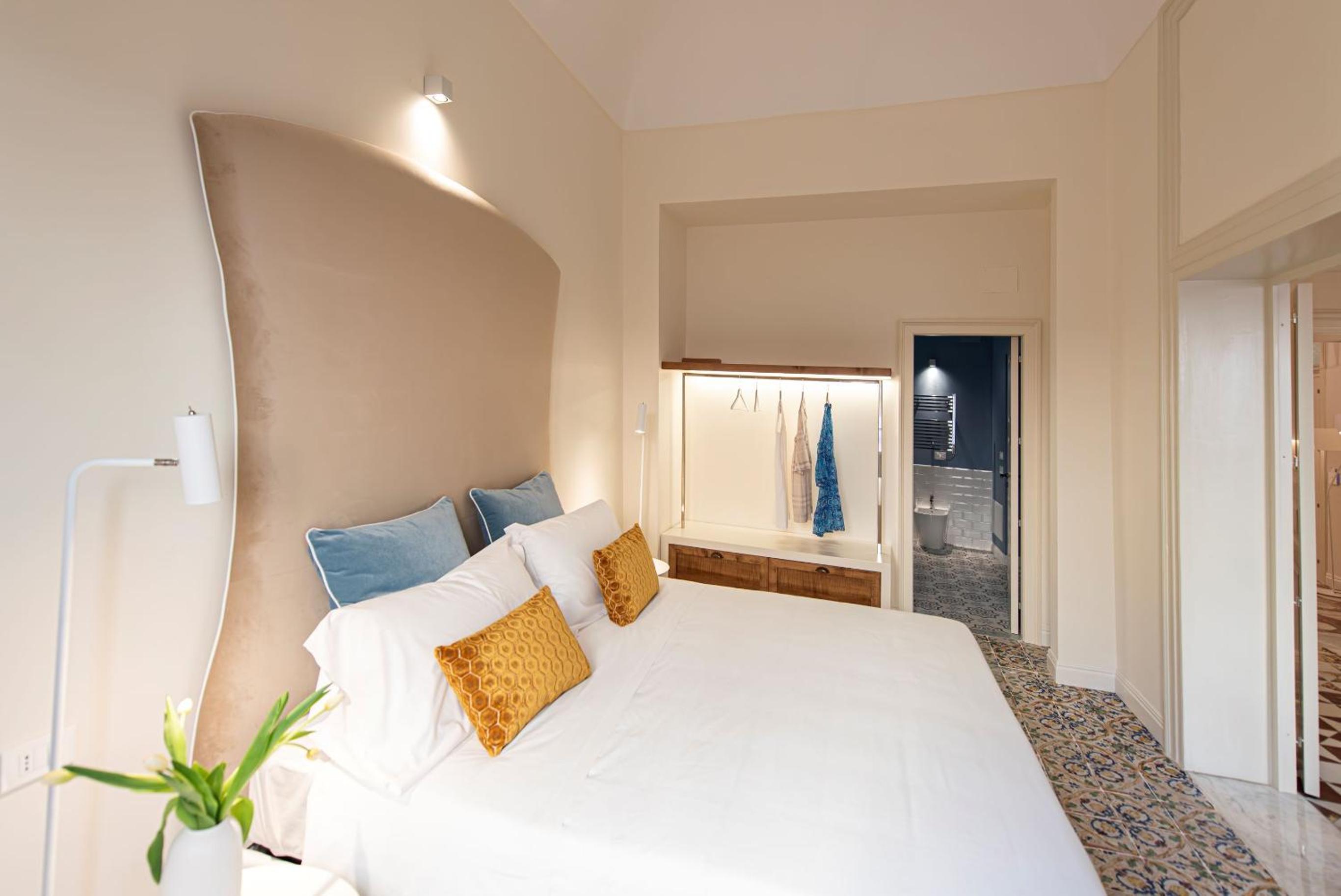Executive Suite - Photo 21
