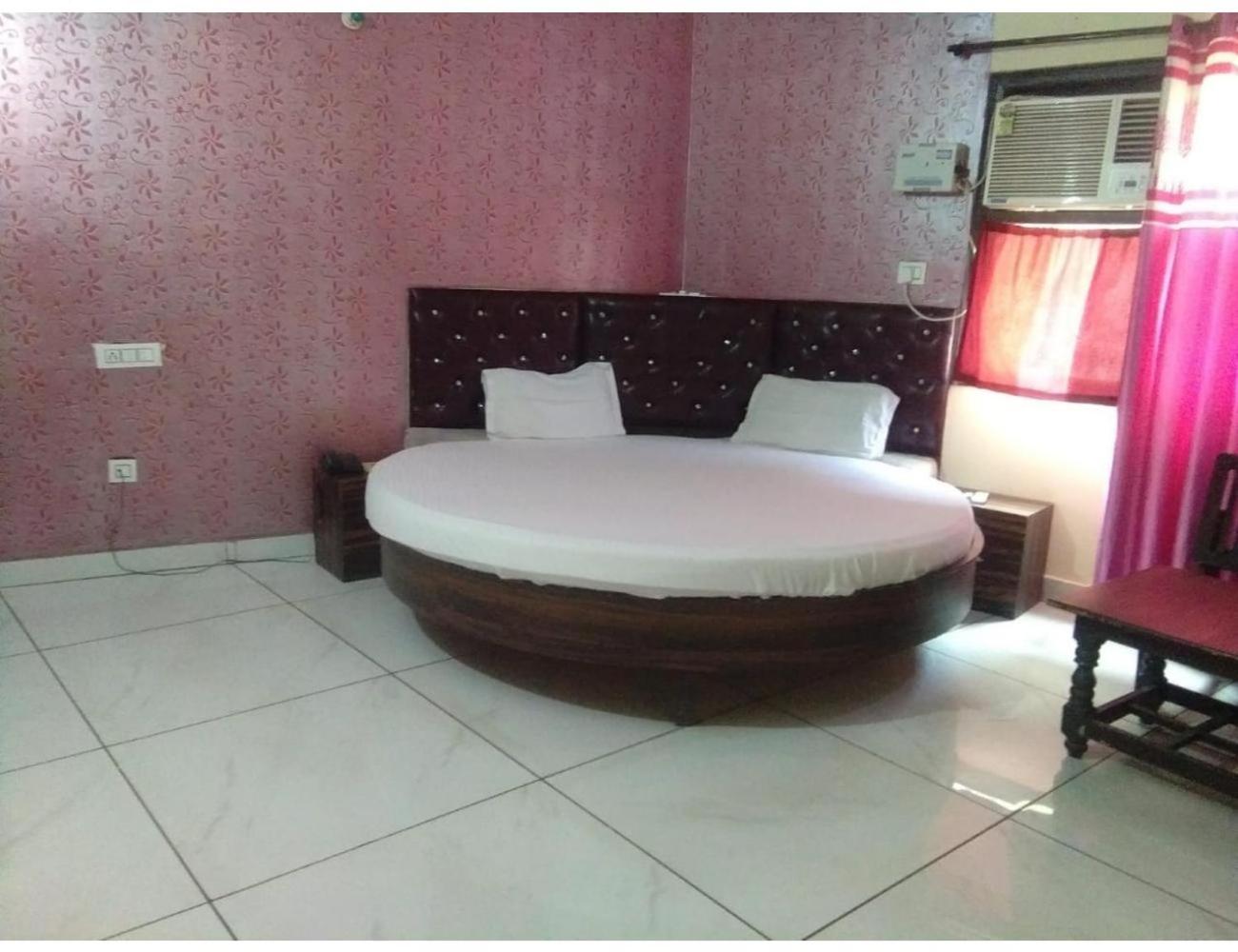 Deluxe King Room photo 1