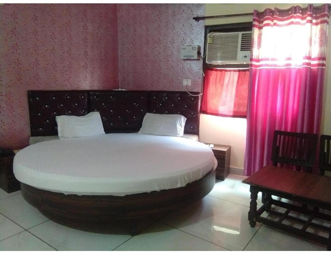 Deluxe King Room photo 2