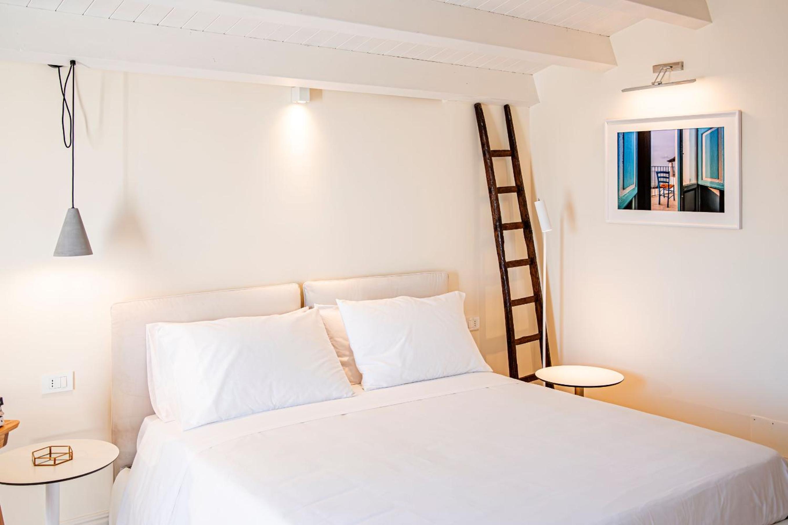 Deluxe Suite with Spa Bath and Sea View photo 3