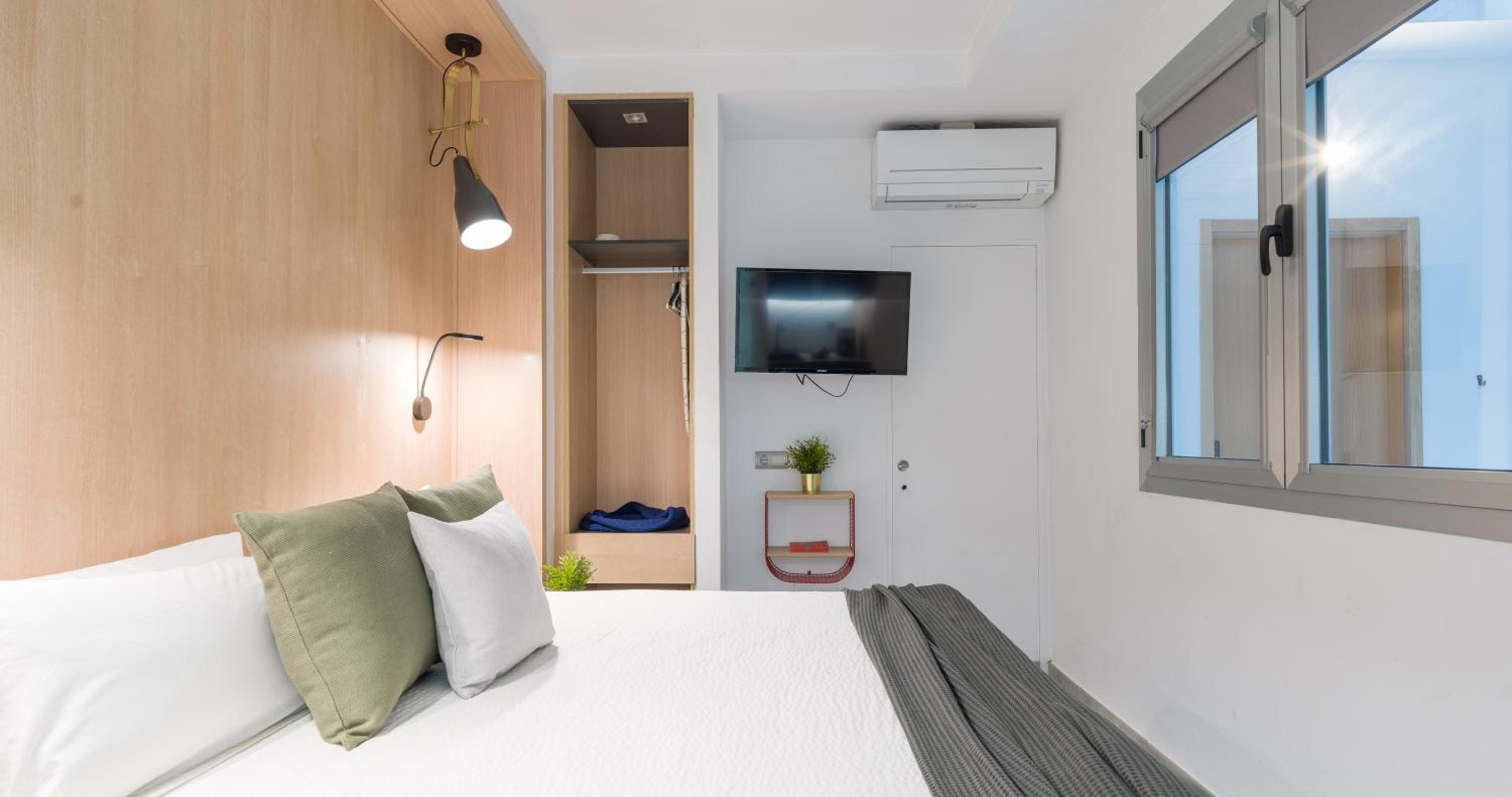 Economy Double Room - Photo 9