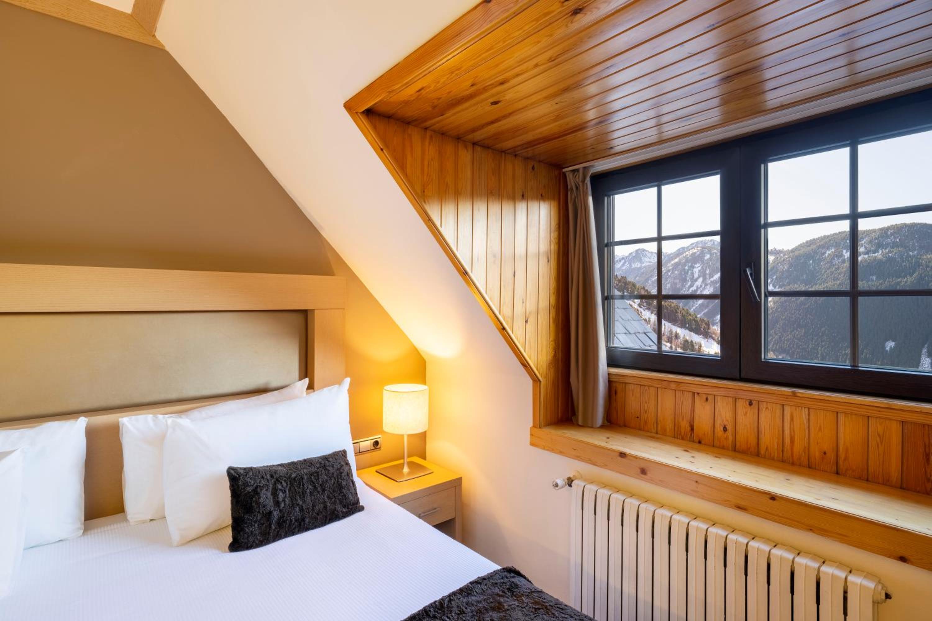 Deluxe Double Room with Mountain View photo 3