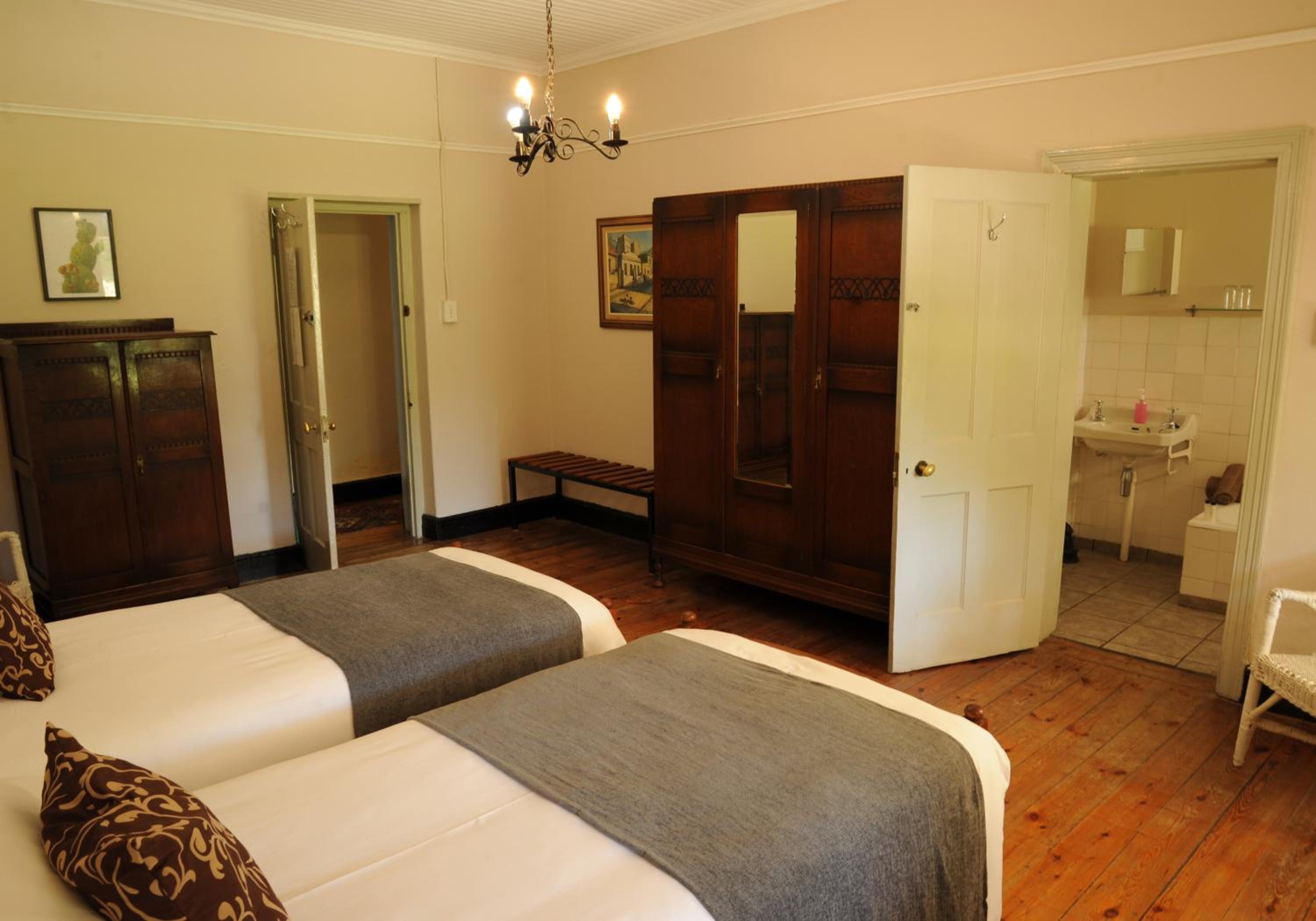 Twin Room with Bathroom photo 1
