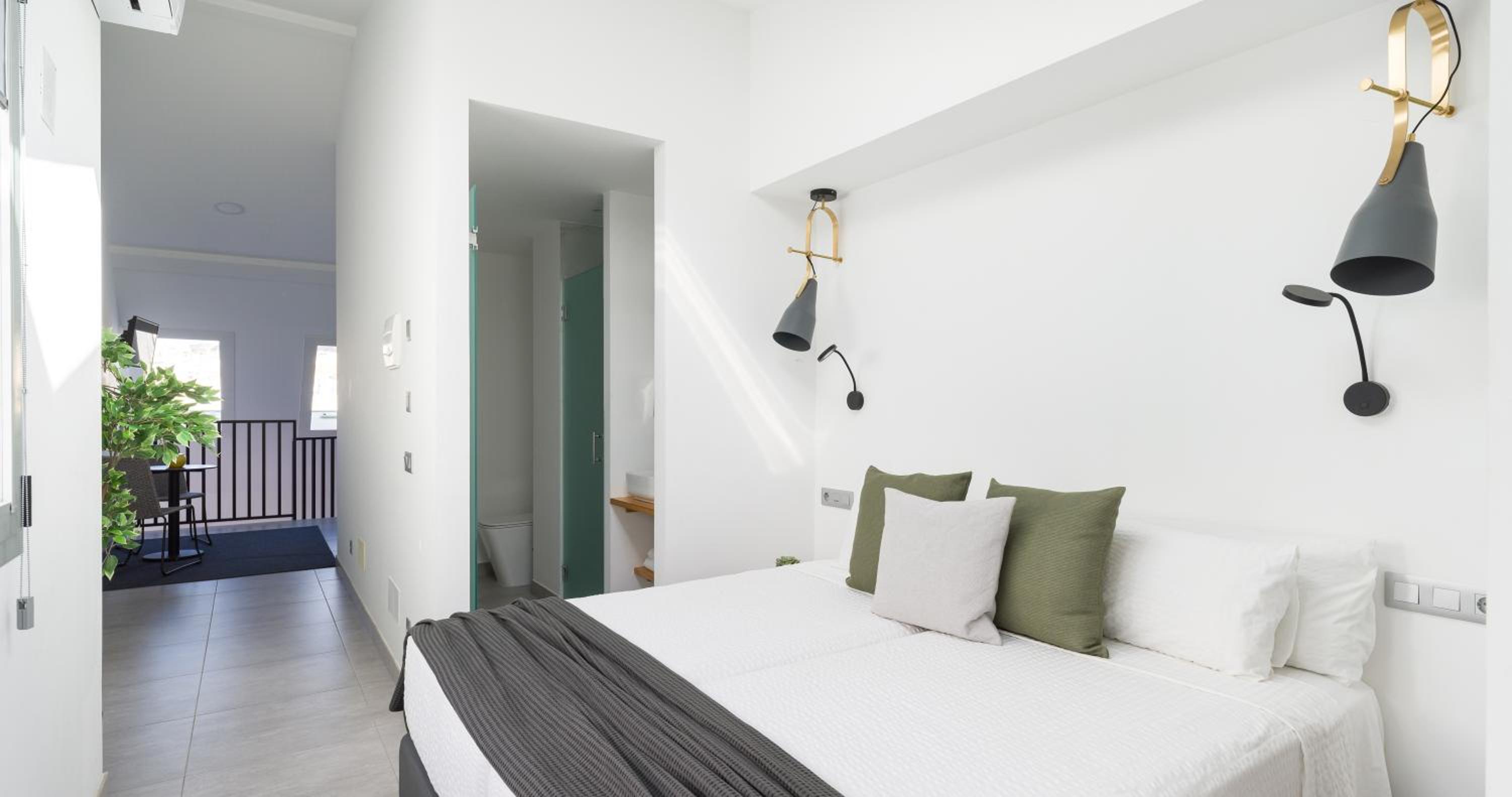 Double Room - Photo 16