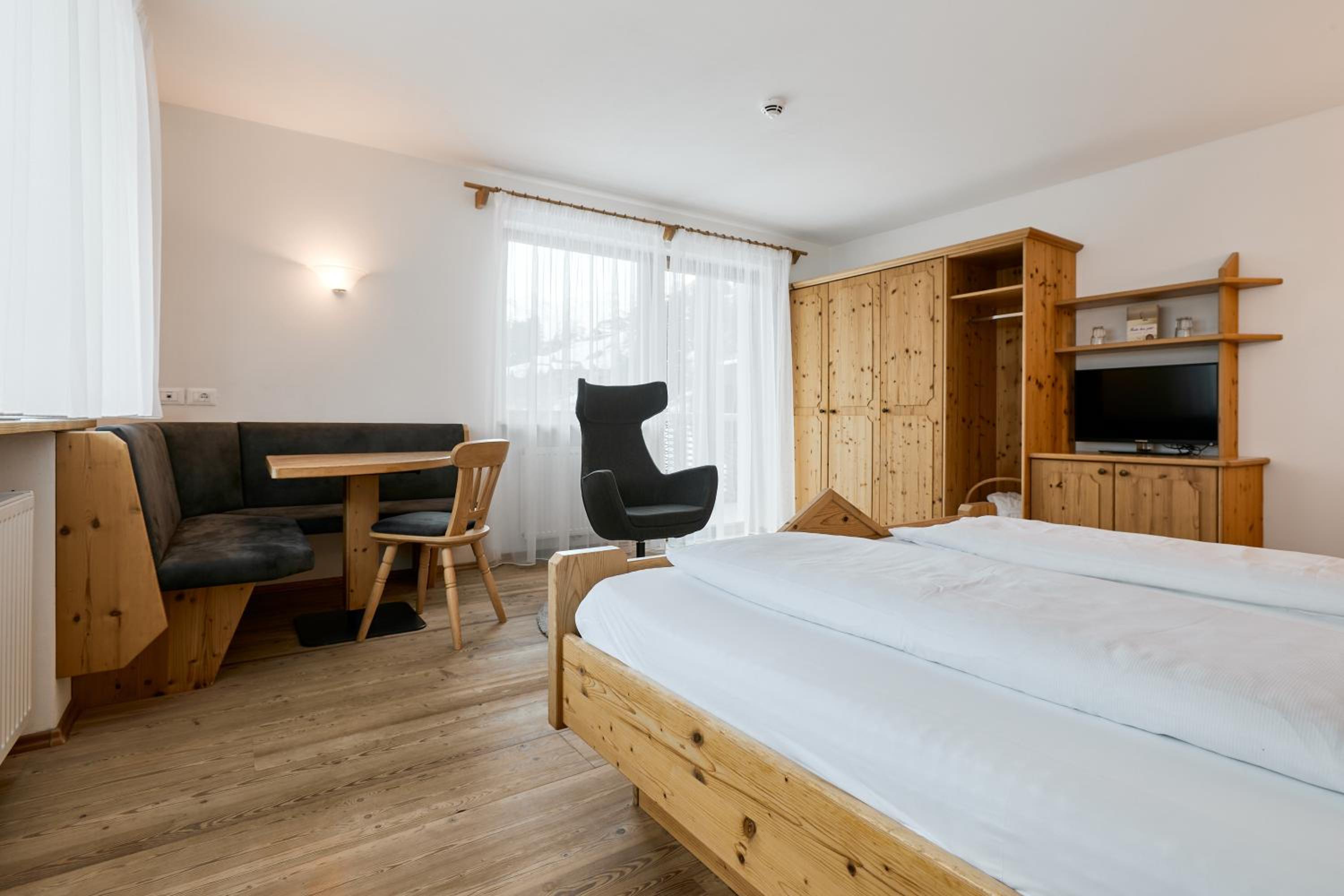 Double Room with Balcony - Photo 10
