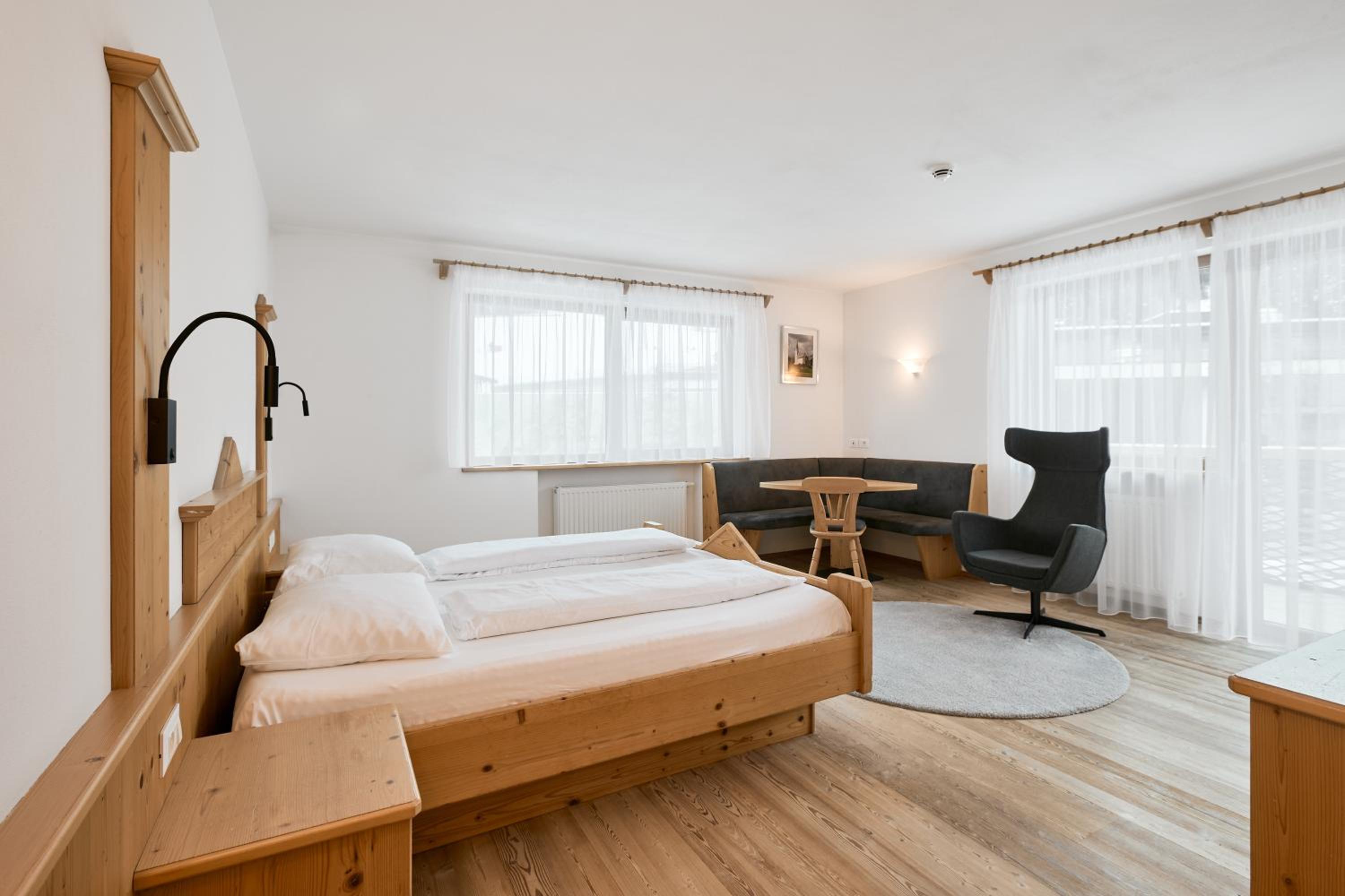 Double Room with Balcony - Photo 8