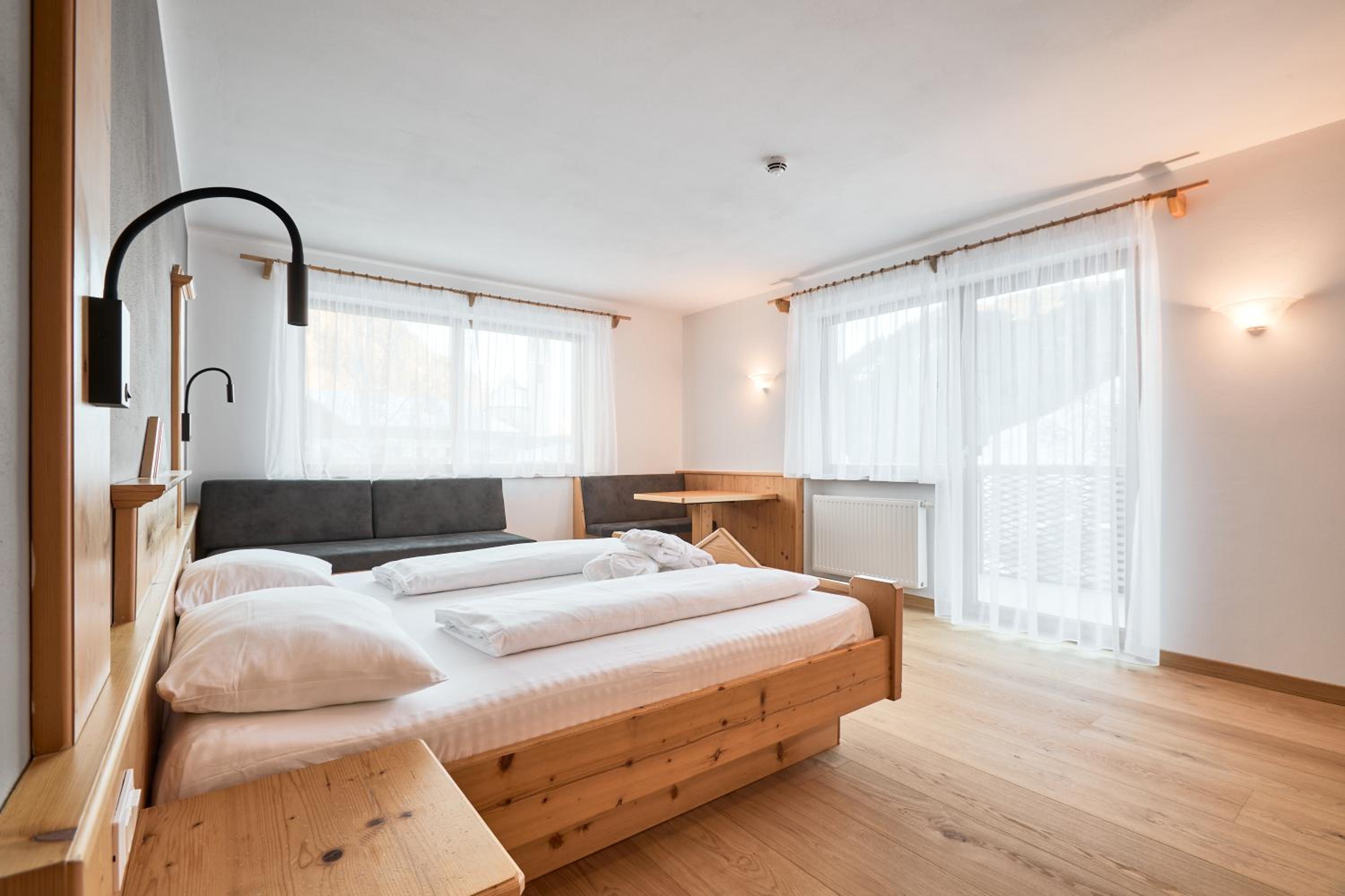 Suite with Balcony - Photo 6