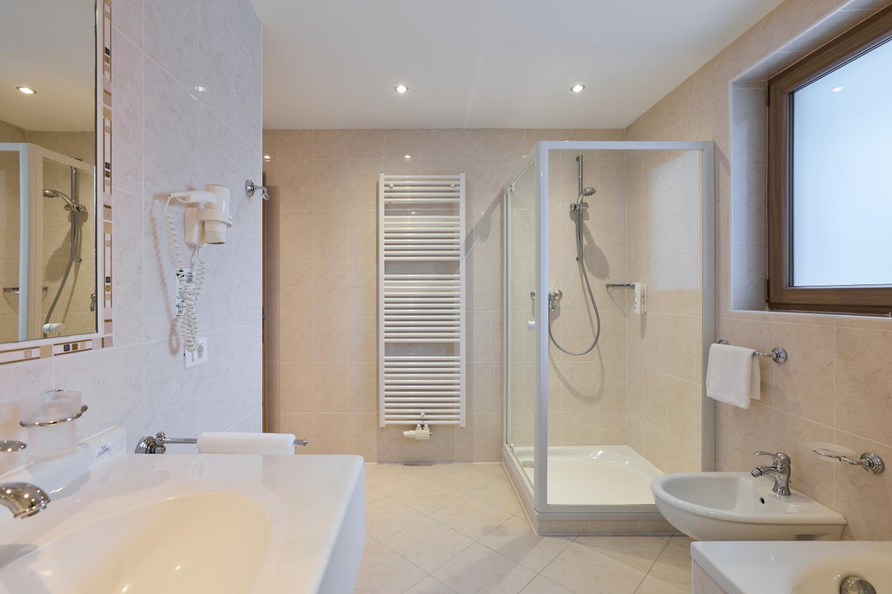 Double Room with Balcony - Photo 6
