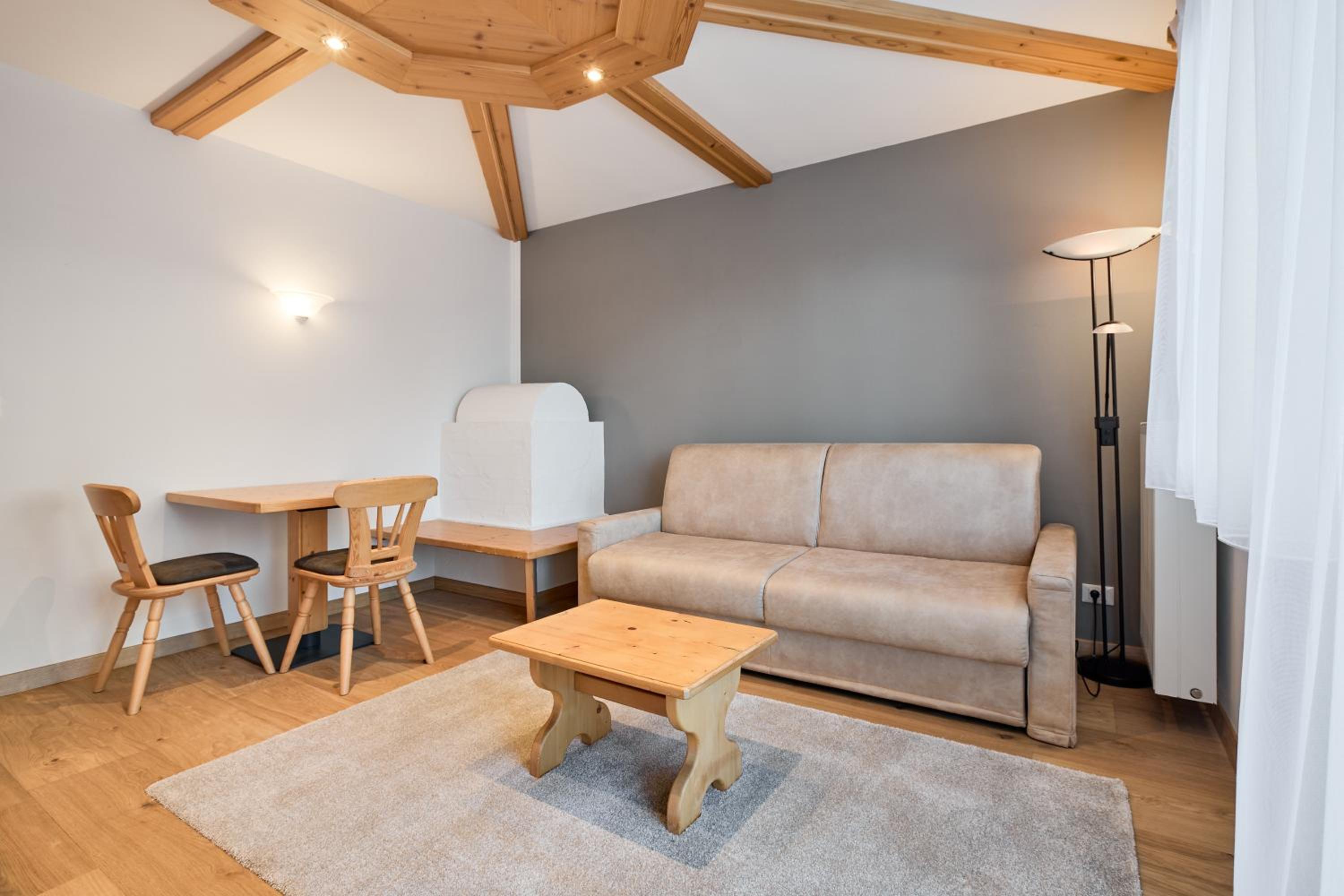 Suite with Balcony - Photo 9