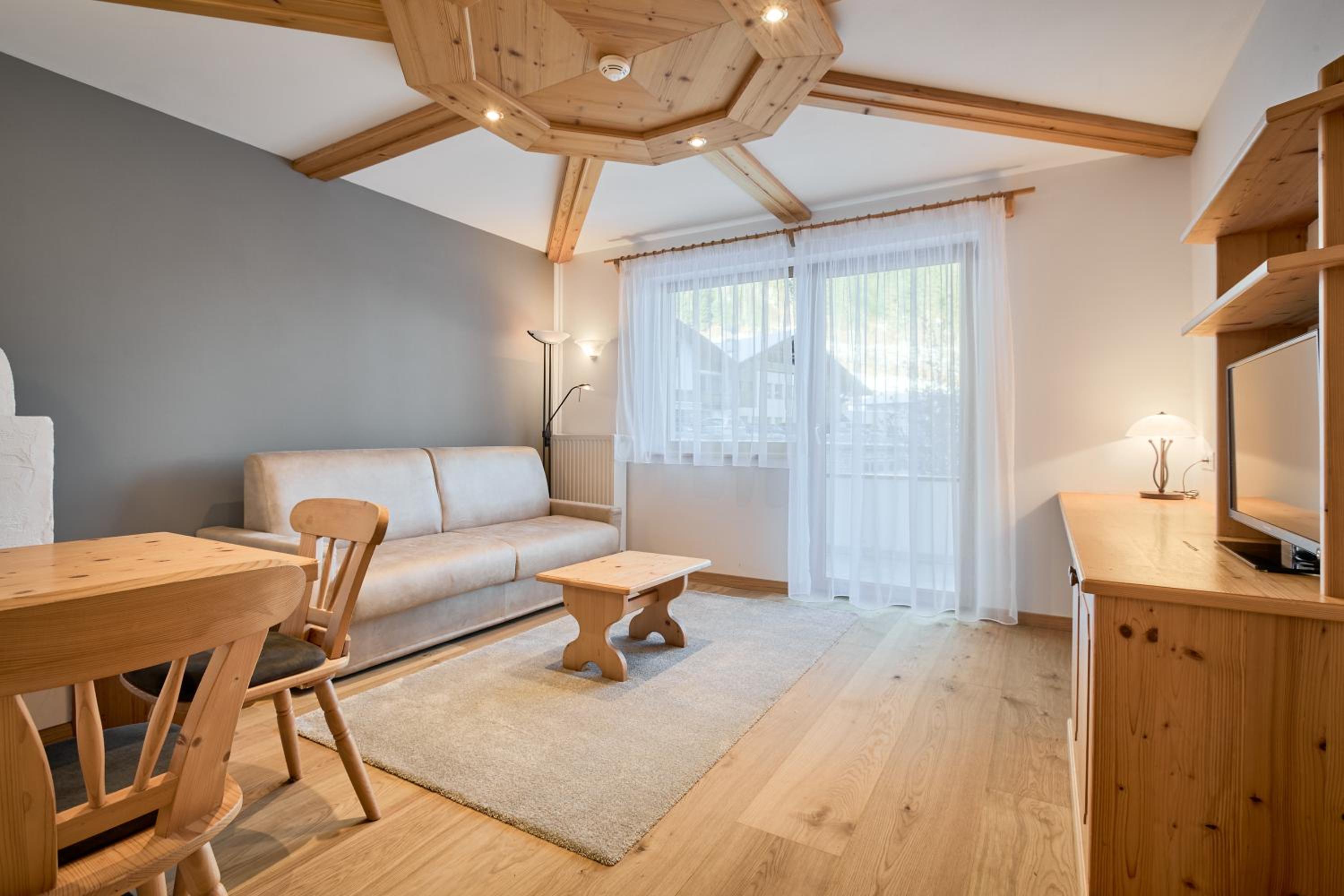 Suite with Balcony - Photo 11