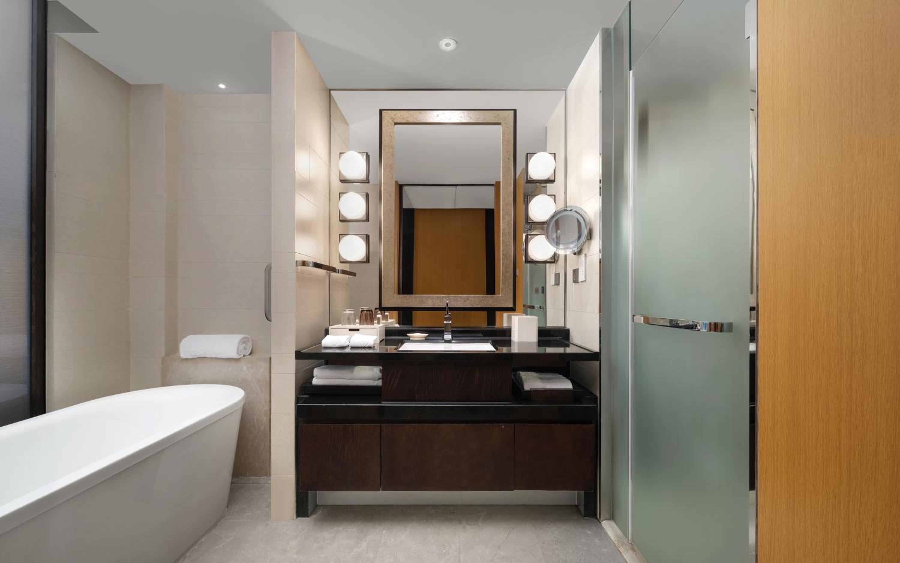 Yatai Tower Deluxe Room - Photo 2