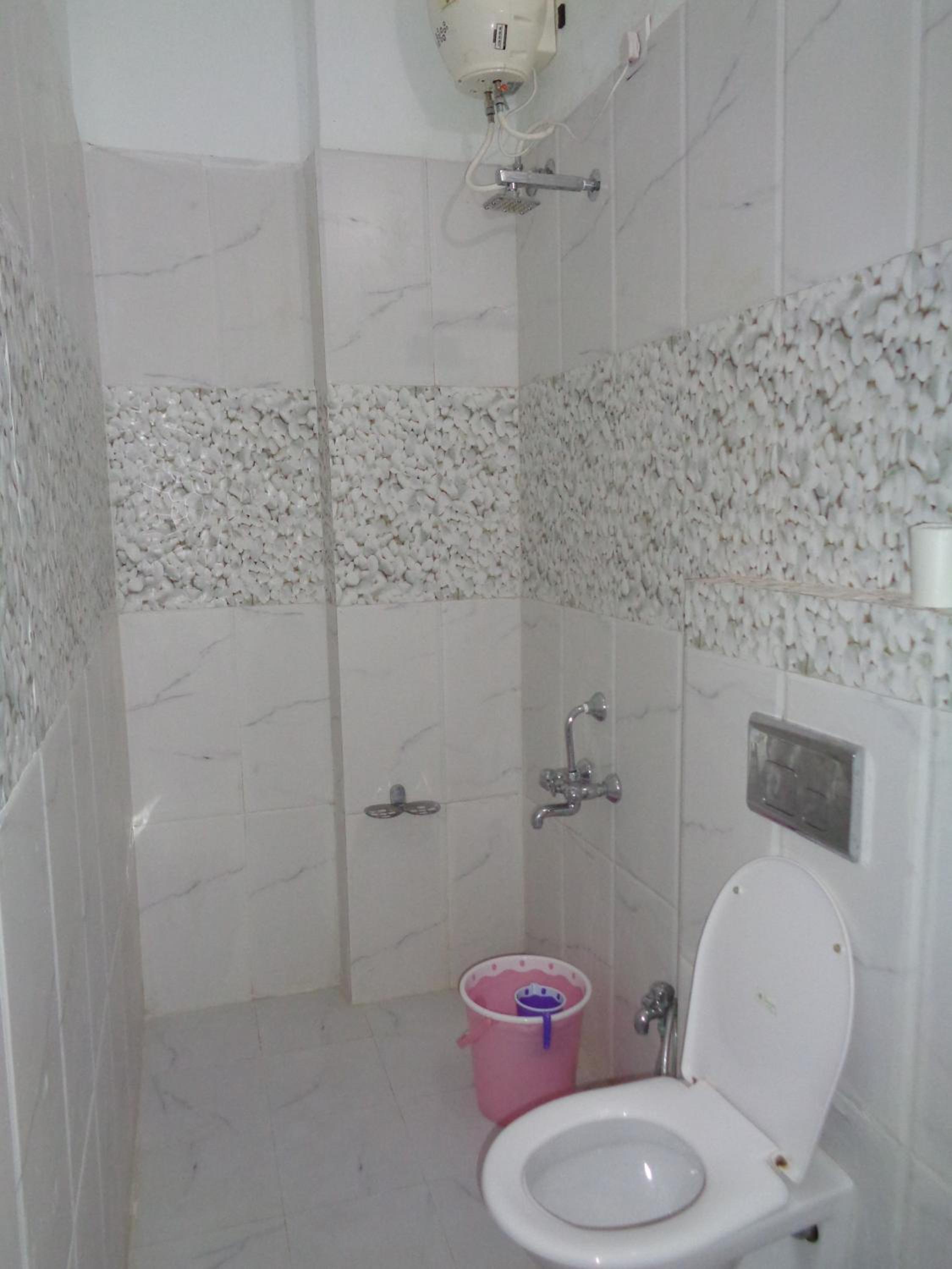 Deluxe Double Room (2 Adults + 1 Child) - Photo 4