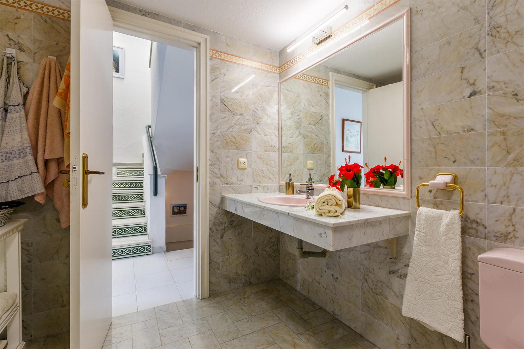 Four-Bedroom House photo 2