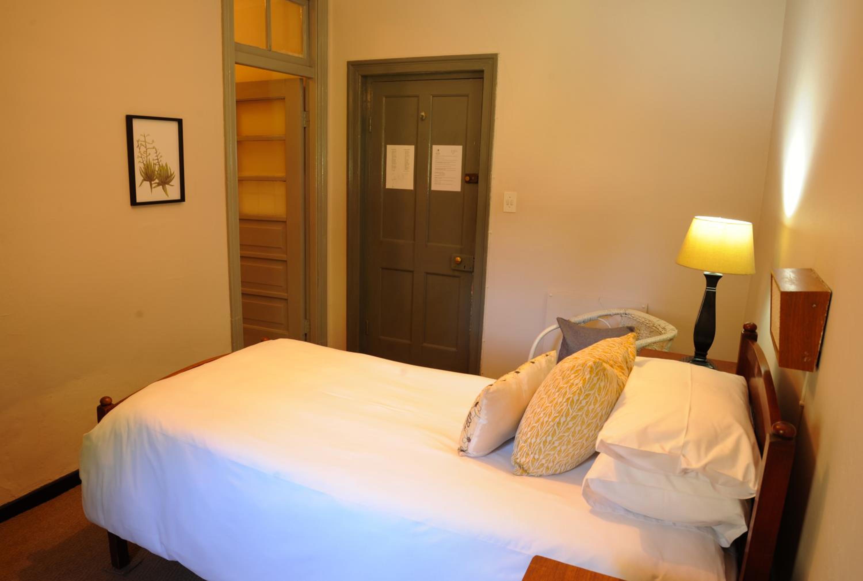 Single Room with Bathroom photo 3
