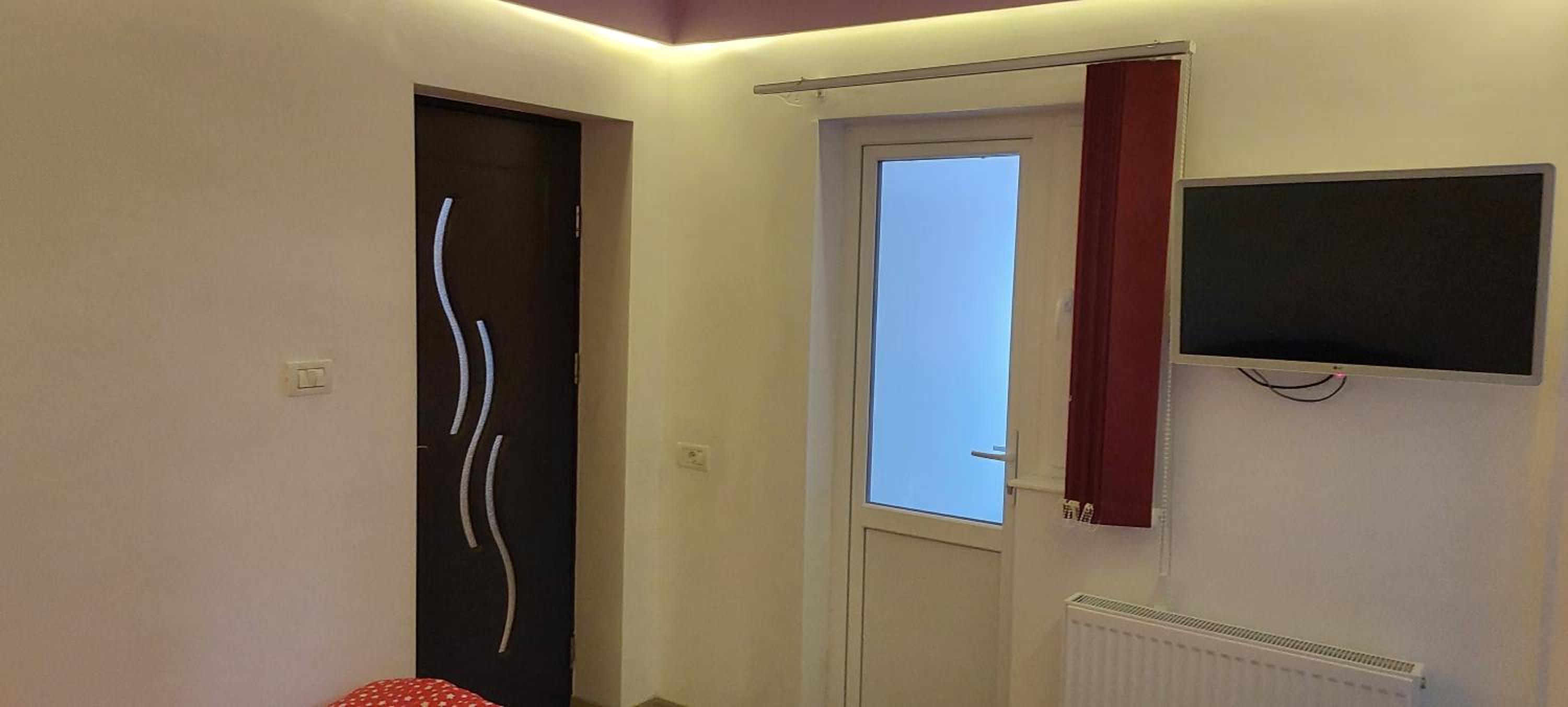 Double Room with Private Bathroom - Photo 7