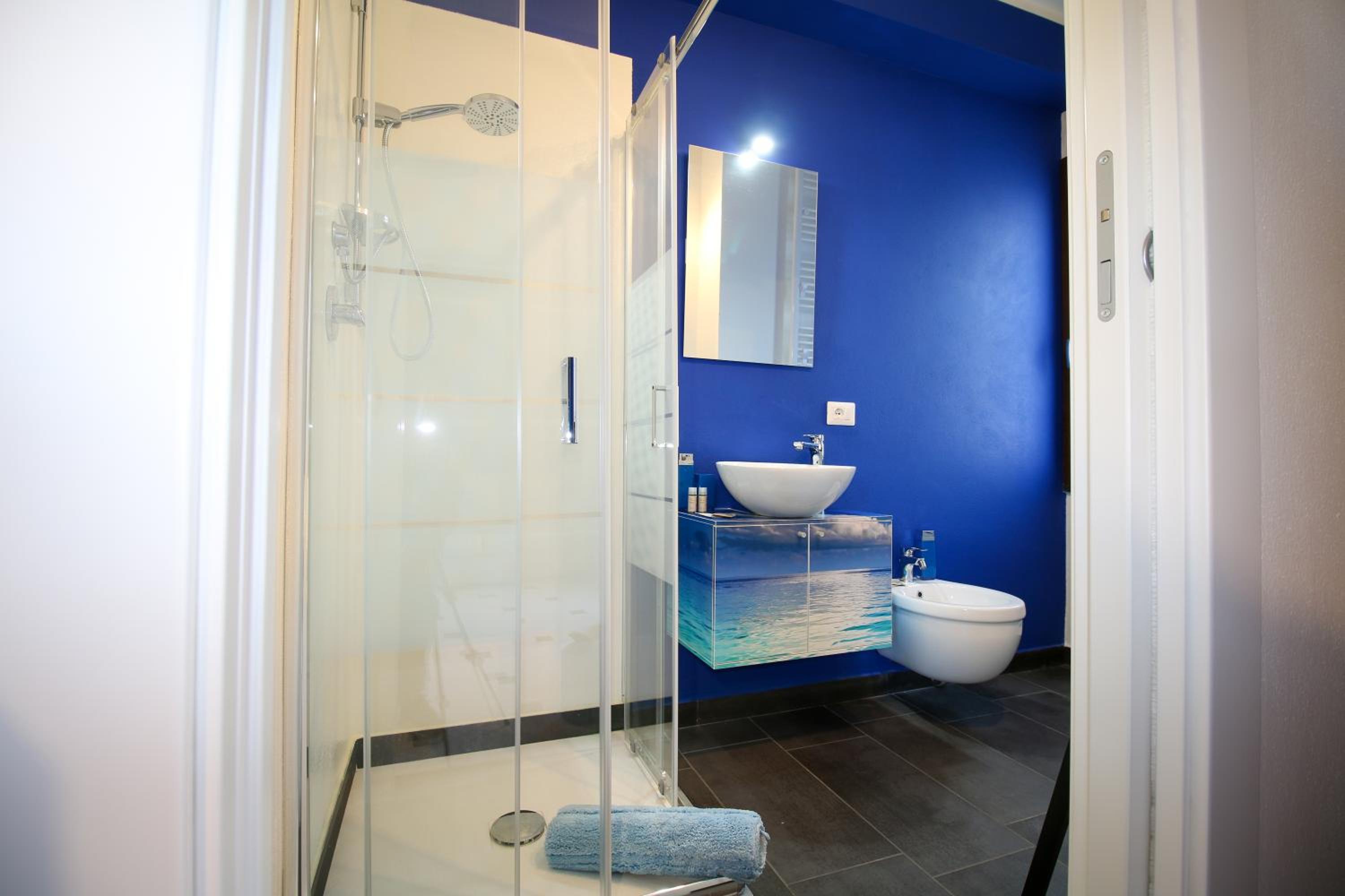 Deluxe Double Room with Balcony photo 3
