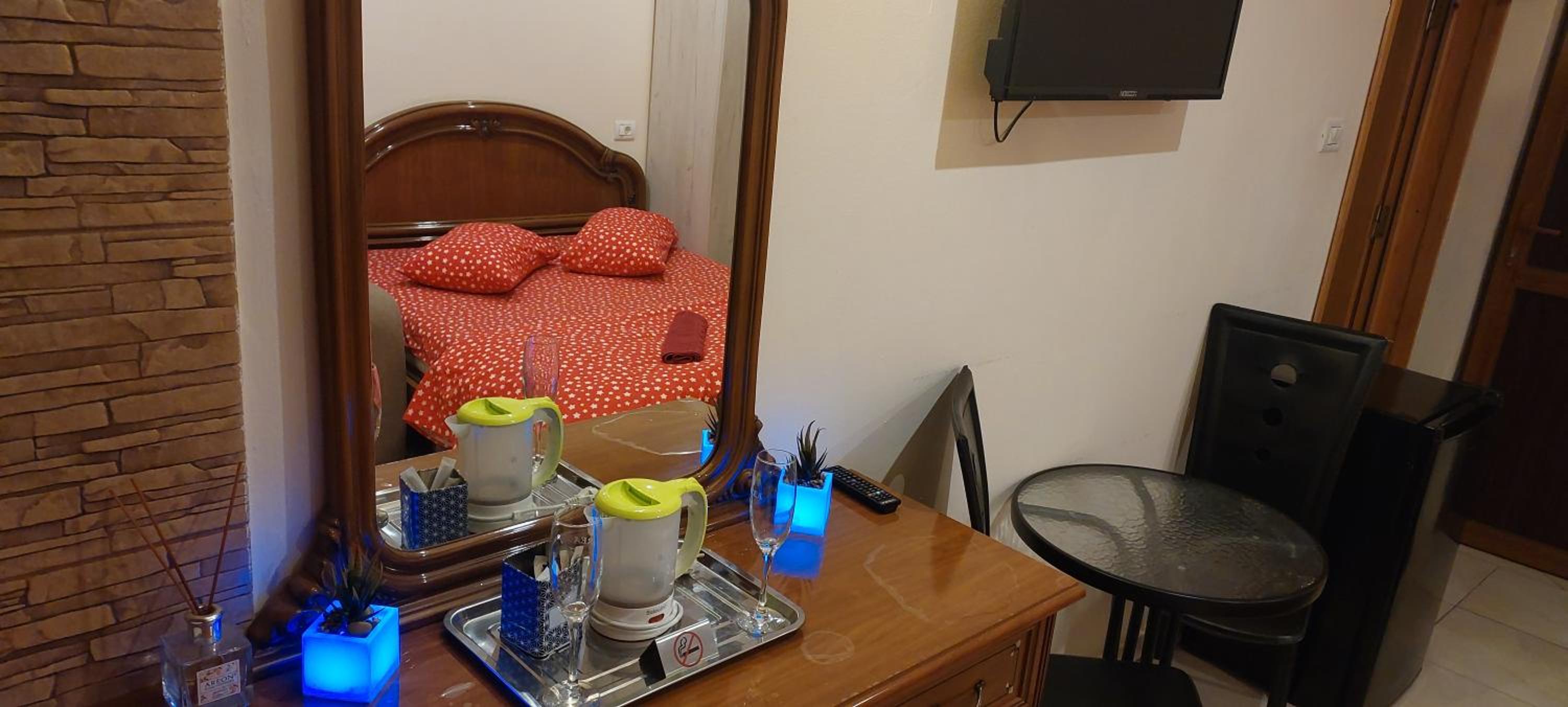 Double Room with Private Bathroom - Photo 5