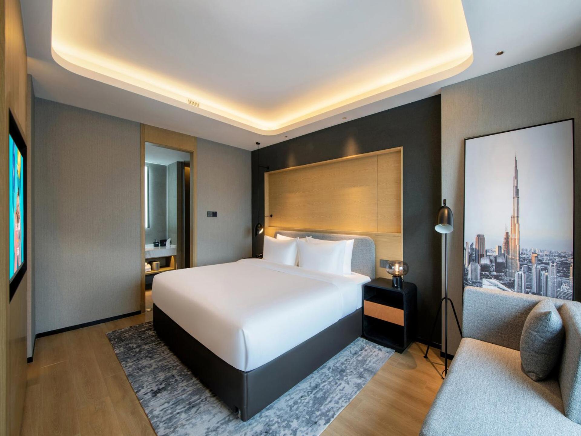 Premium Suite With King Bed photo 2
