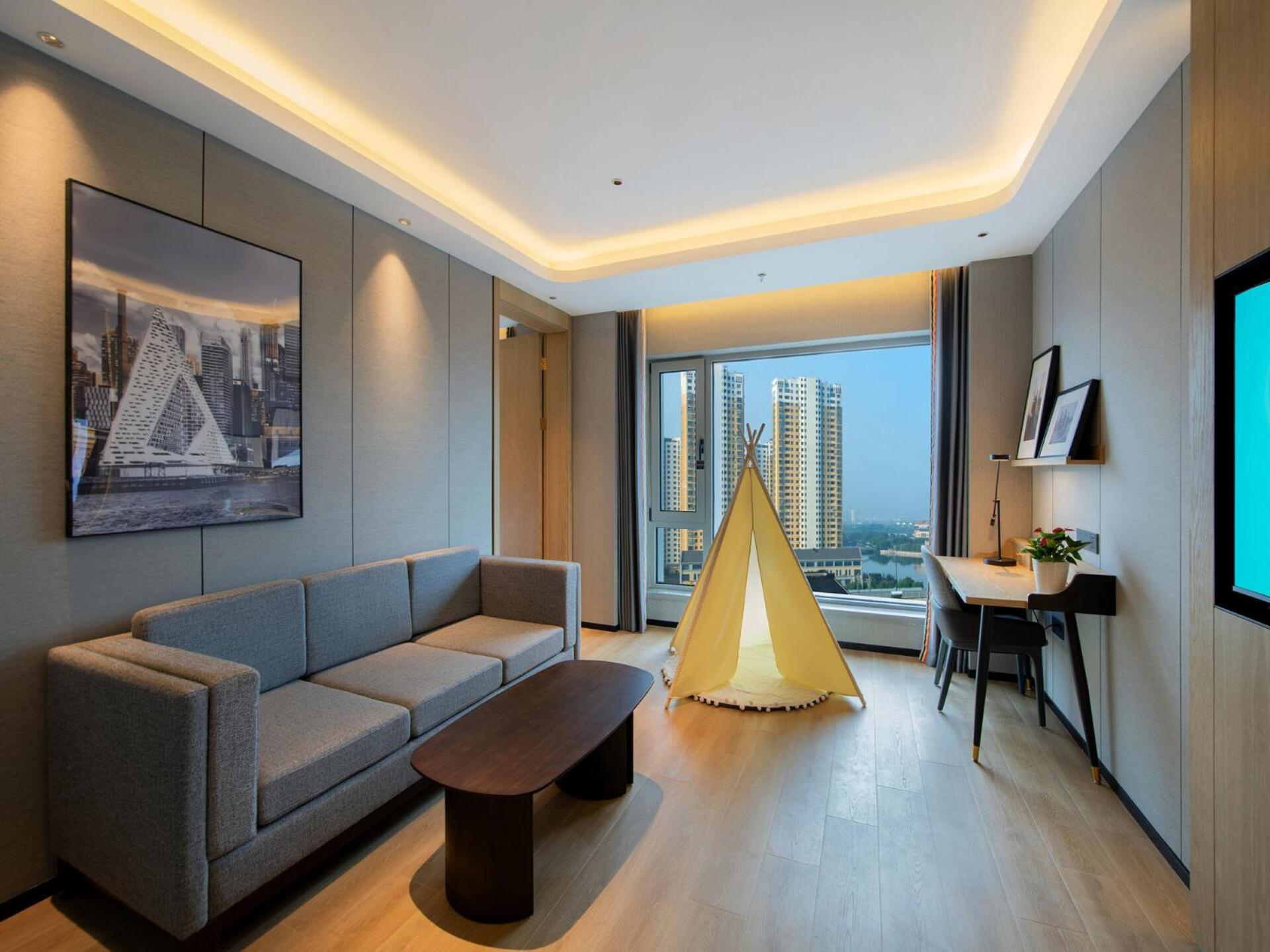 Family Suite With Ball Theme photo 2