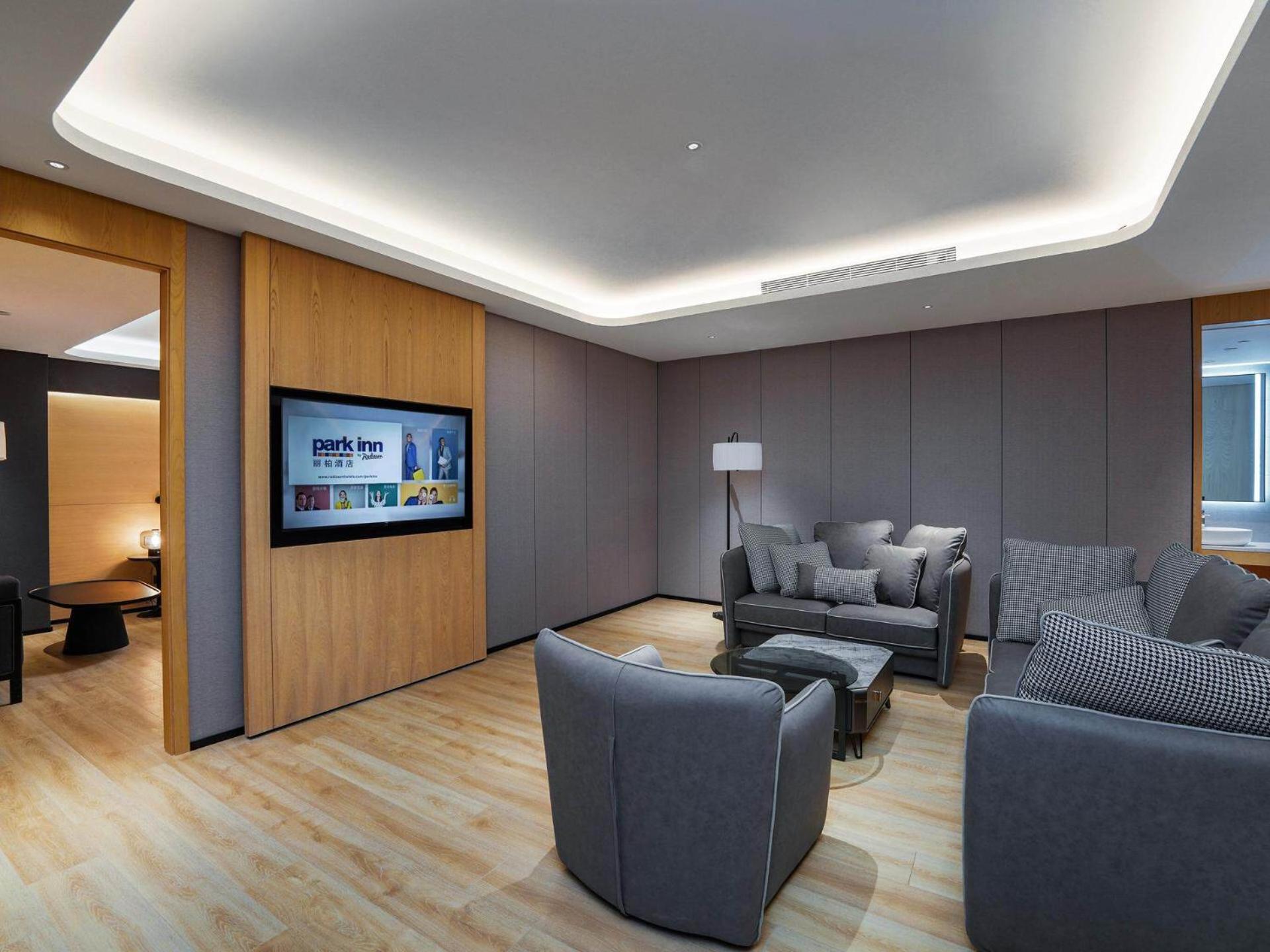 Premium Suite With King Bed photo 1