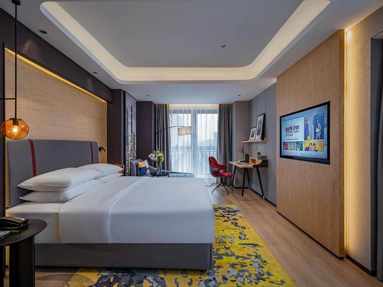 Premium Suite with King Bed photo 2