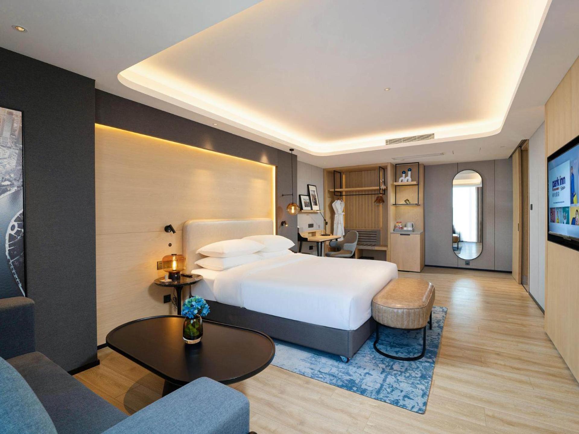 Premium Suite With King Bed photo 3