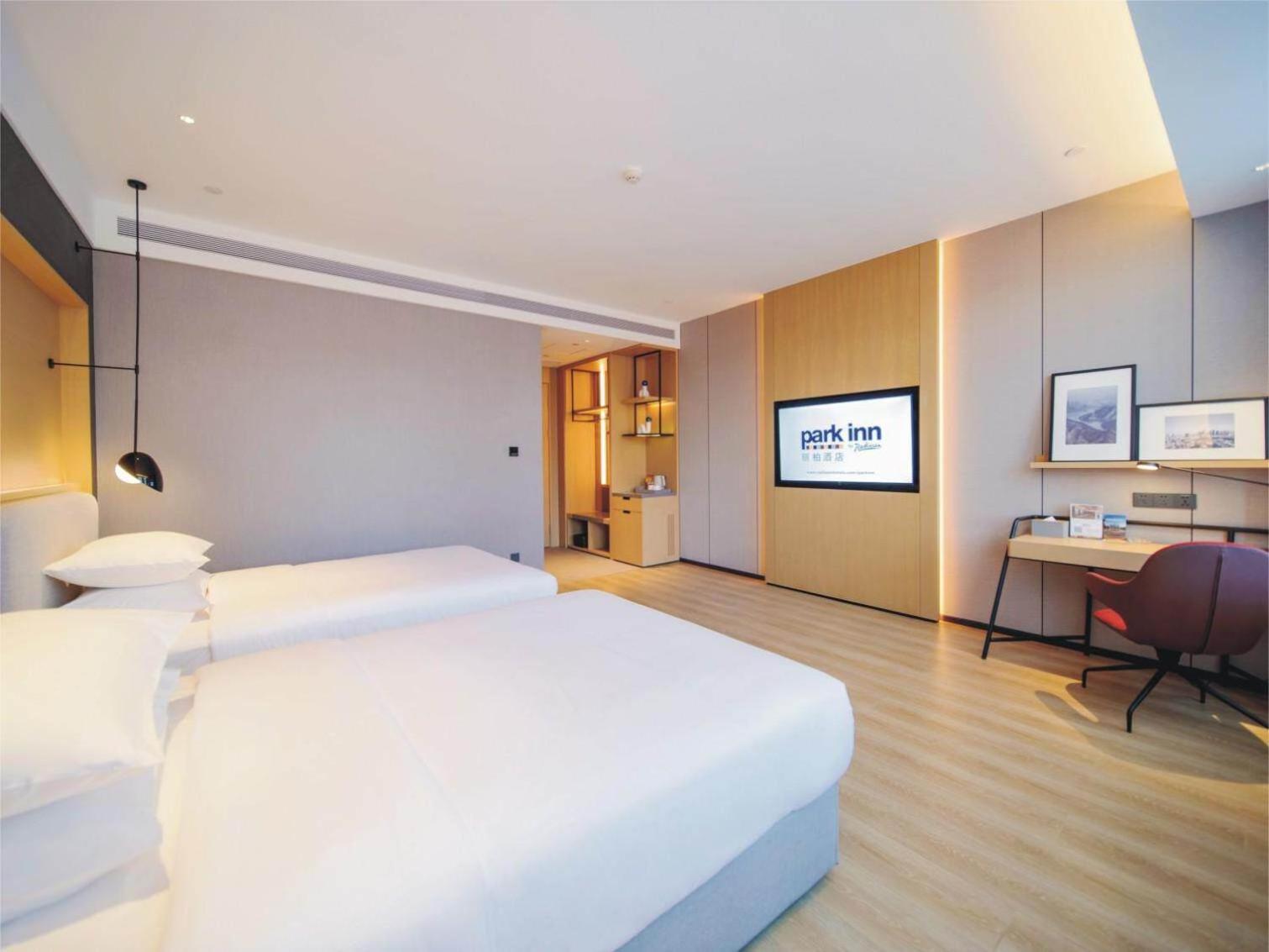 Large Twin Room photo 2