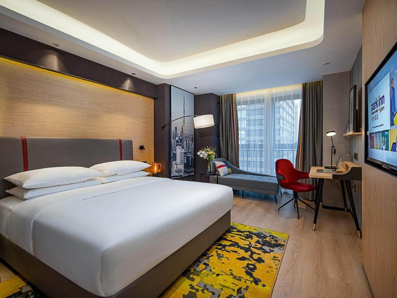 Premium Suite with King Bed photo 3