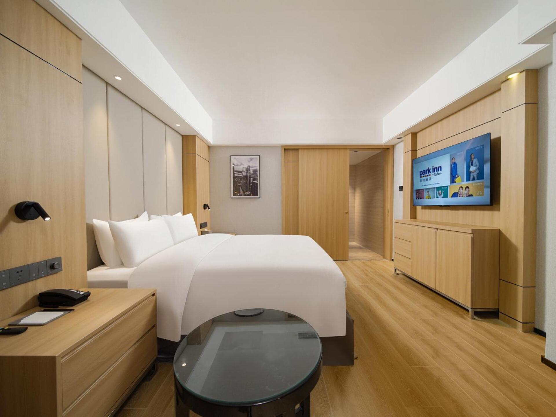 Premium Suite with King Bed photo 2