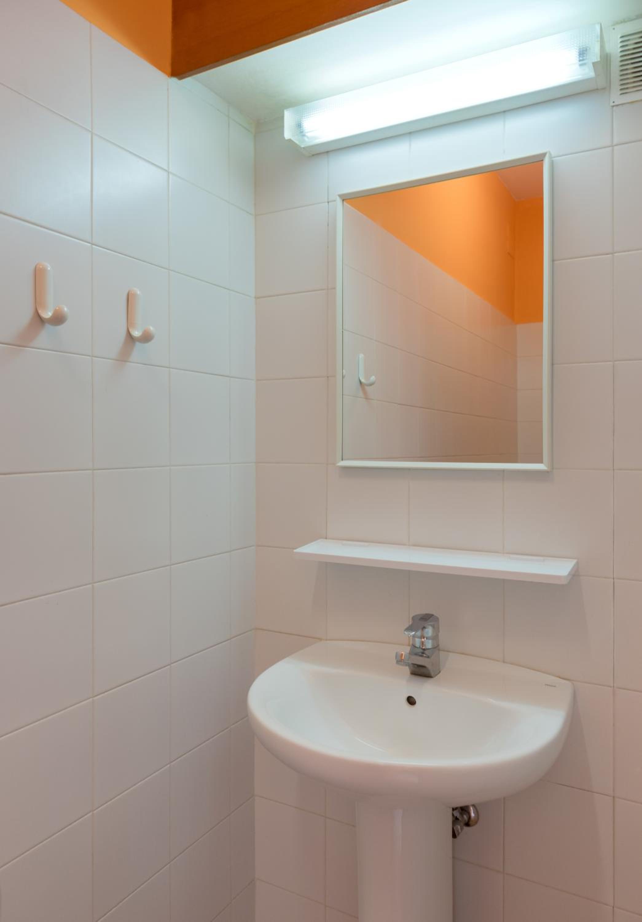 Twin Room with Shared Bathroom photo 2