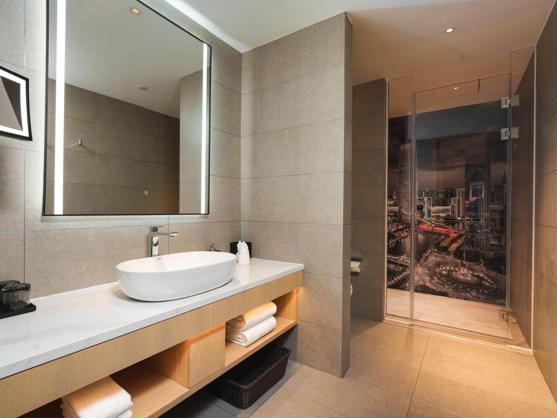 Premium Suite With King Bed photo 2