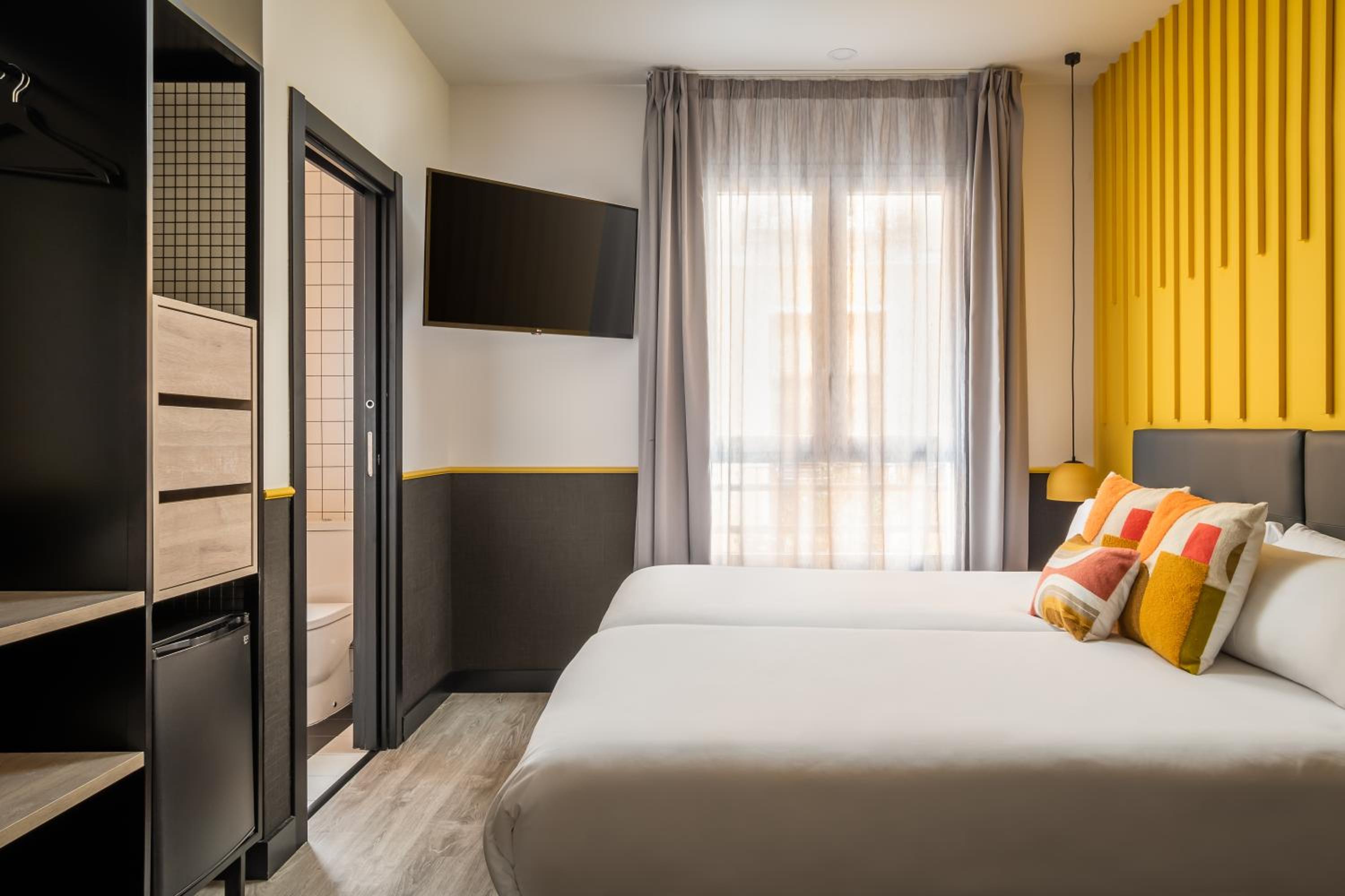 Twin Room - Photo 6