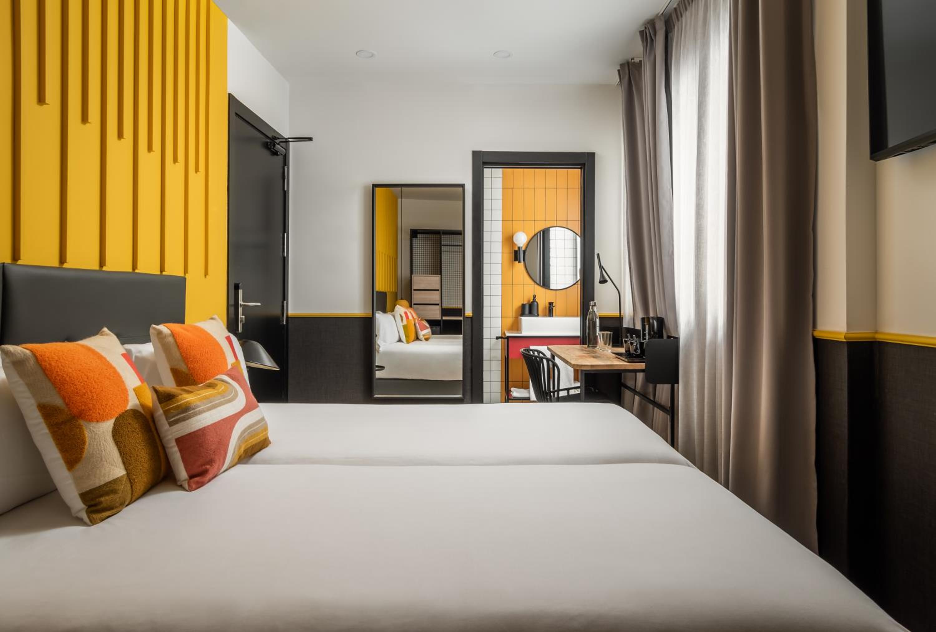 Twin Room - Photo 1