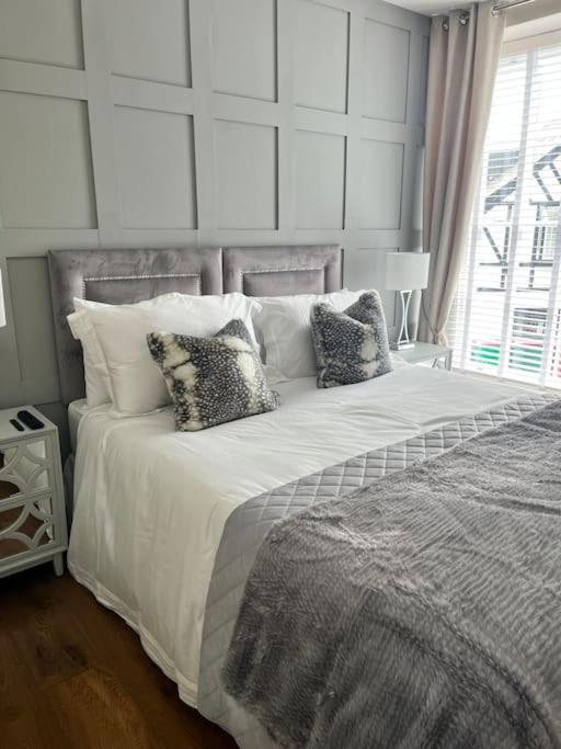 Three-Bedroom House photo 1