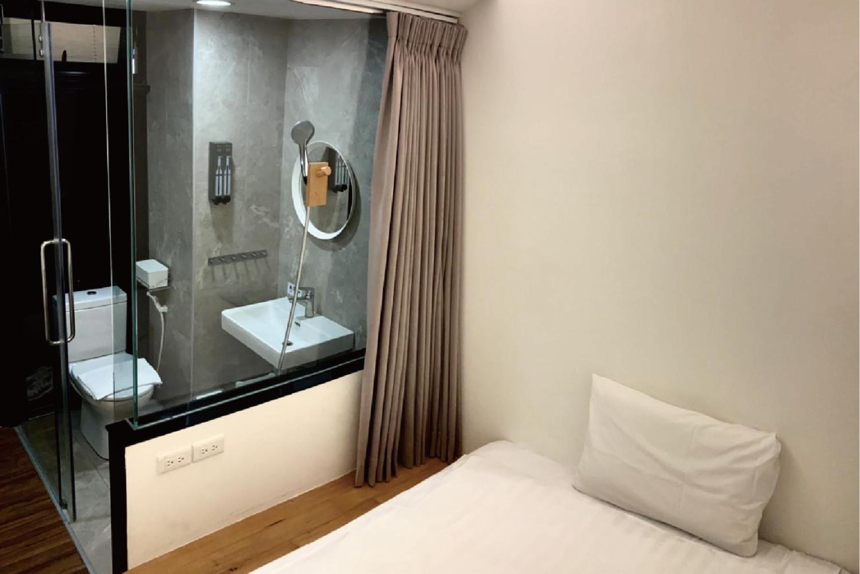 Small Single Room photo 1
