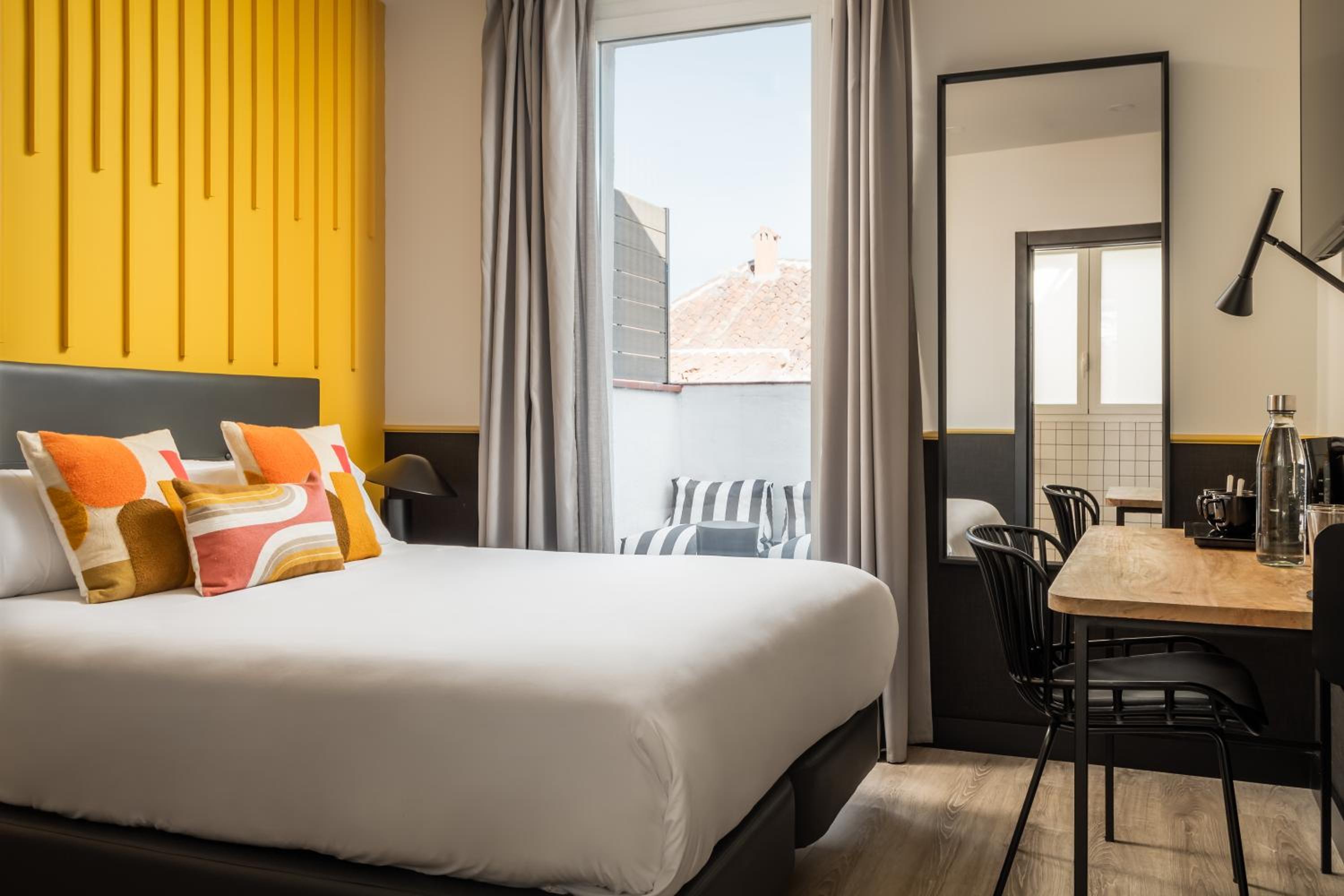 Double Room with Terrace - Photo 3