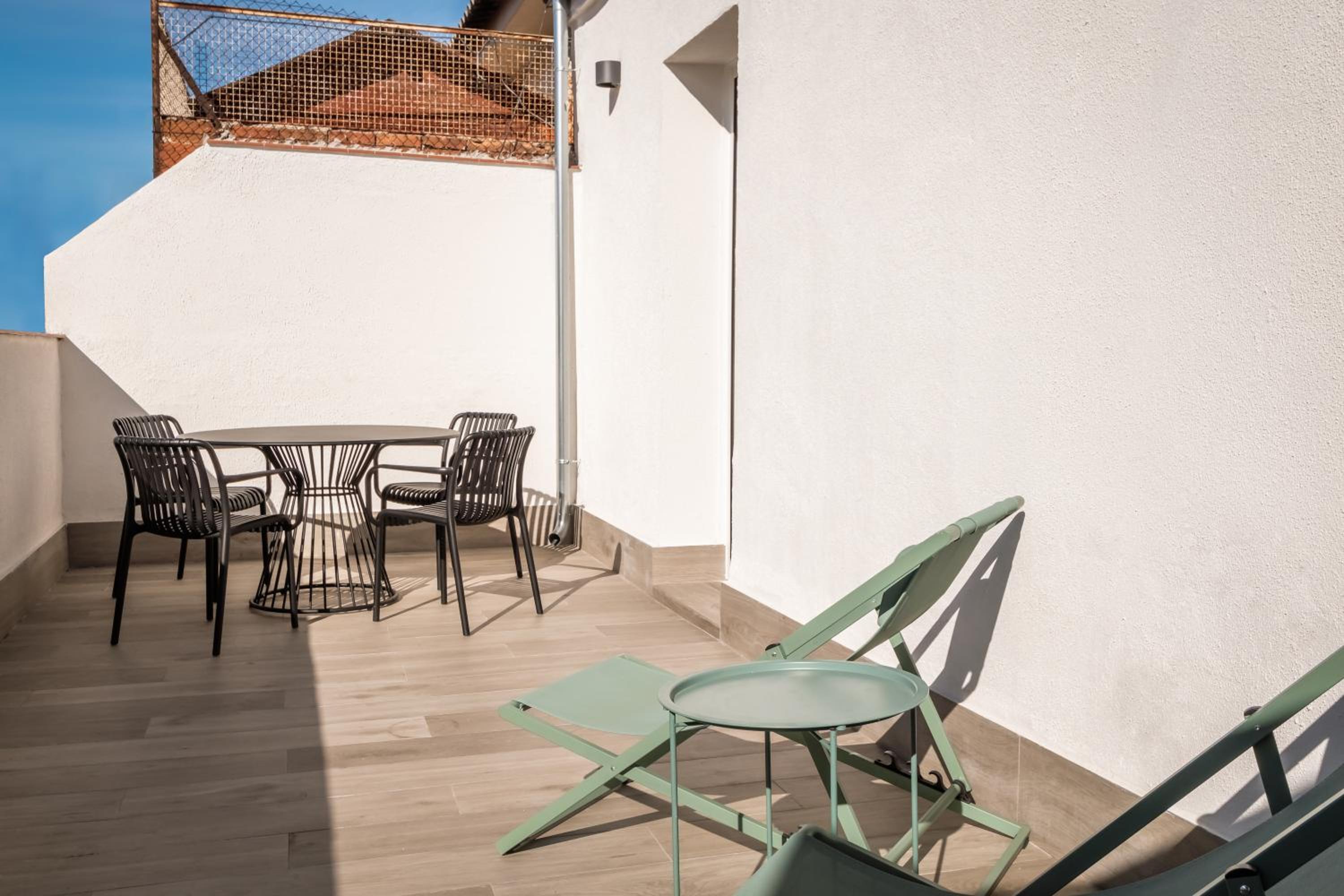 Family Room with Terrace - Photo 2