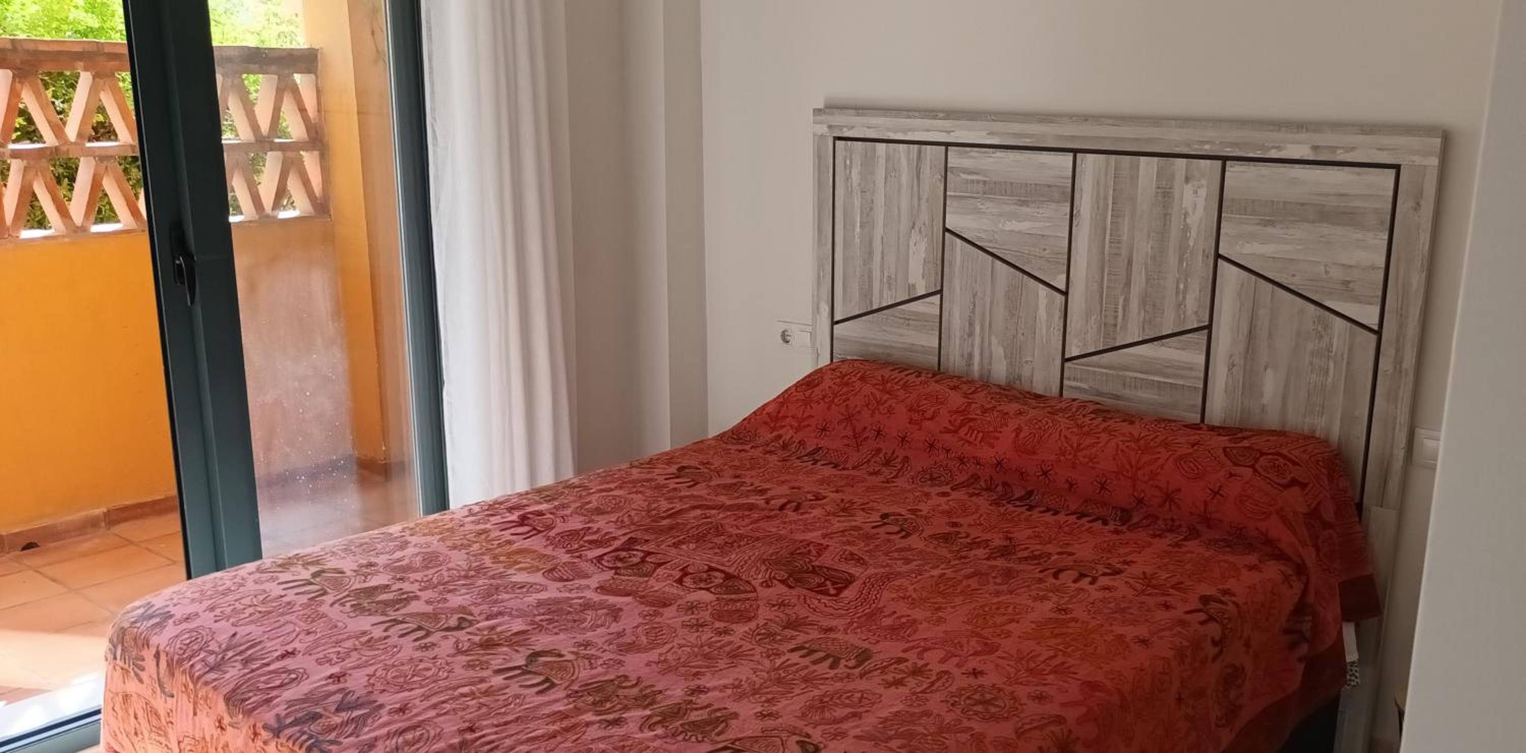Apartamento con vista a la piscina