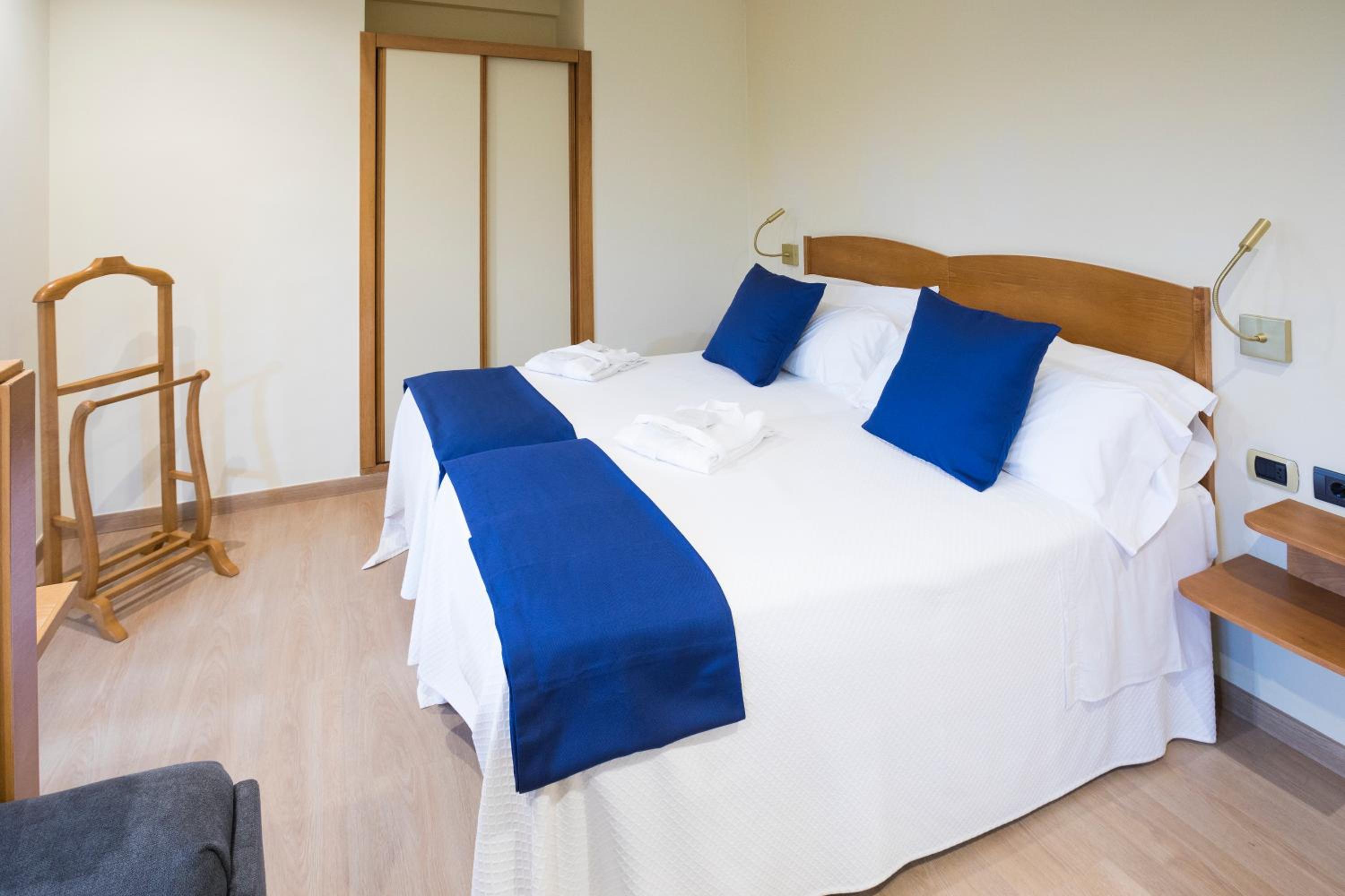 Twin Room - Photo 6
