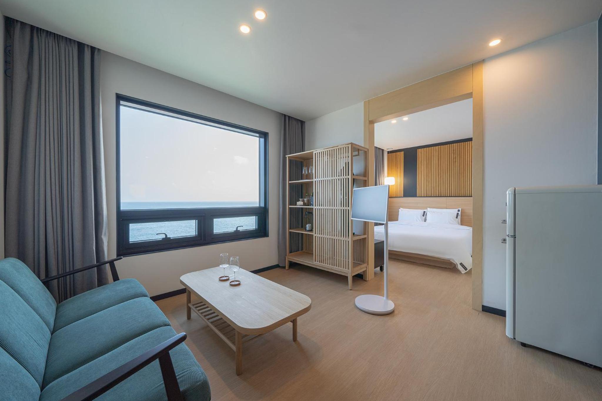 Premier Suite with Sea View  - Photo 1